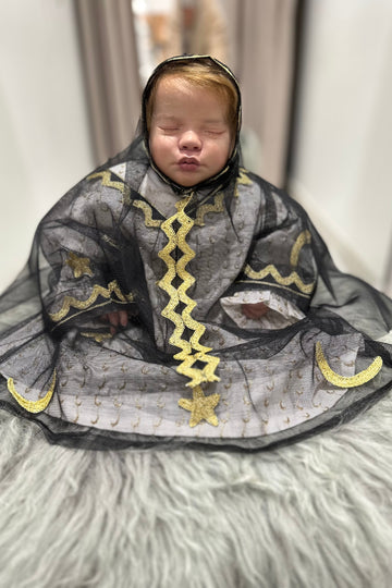 Helal & Najma Collection – Baby Girl Full Set with Thoub, Bokhnag, Dress, Overalls, Hat & Hair Band (Size 0–3 Months)