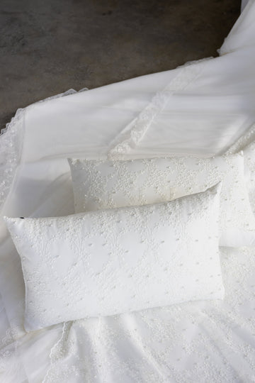 Luxury White 5-Piece Bedding Set with Intricate Embroidery & Delicate Lace