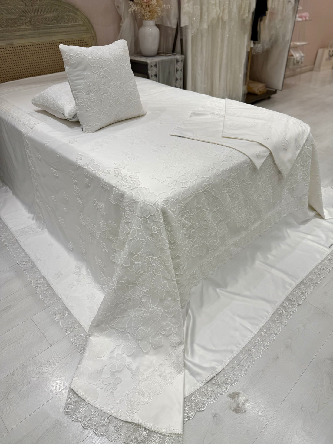 Chic Cotton Cover with Intricate Floral Guipure Embroidery