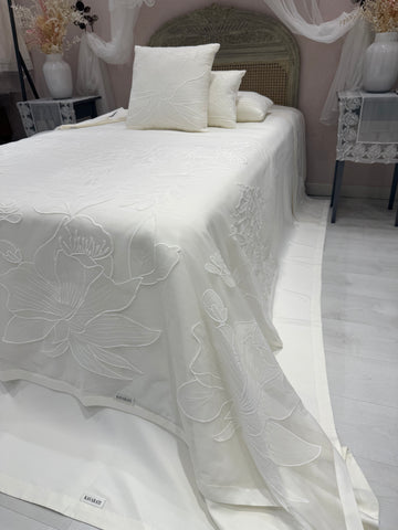 Luxury Modern Bedding Set with Floral Throw