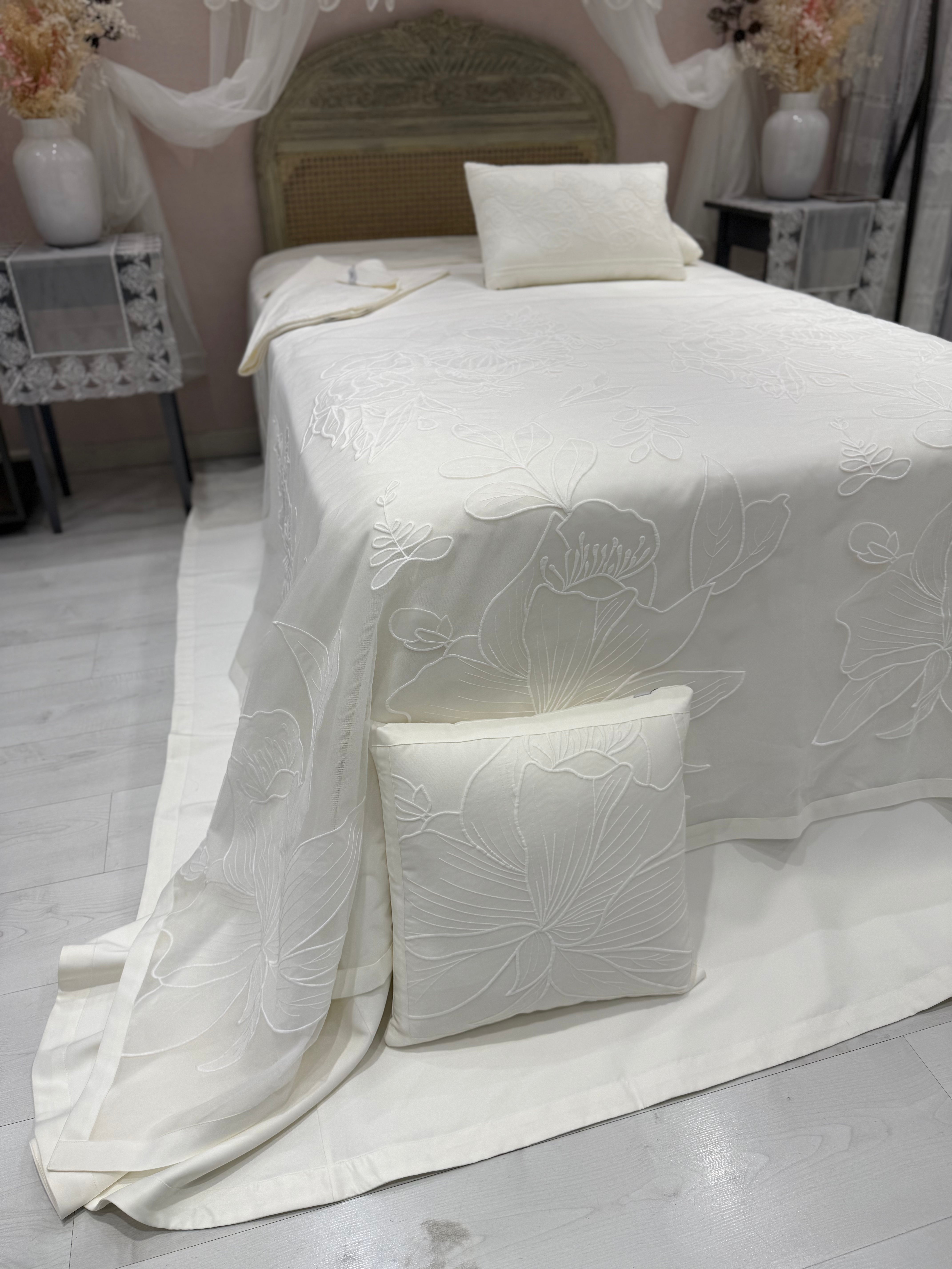 Luxury Modern Bedding Set with Floral Throw