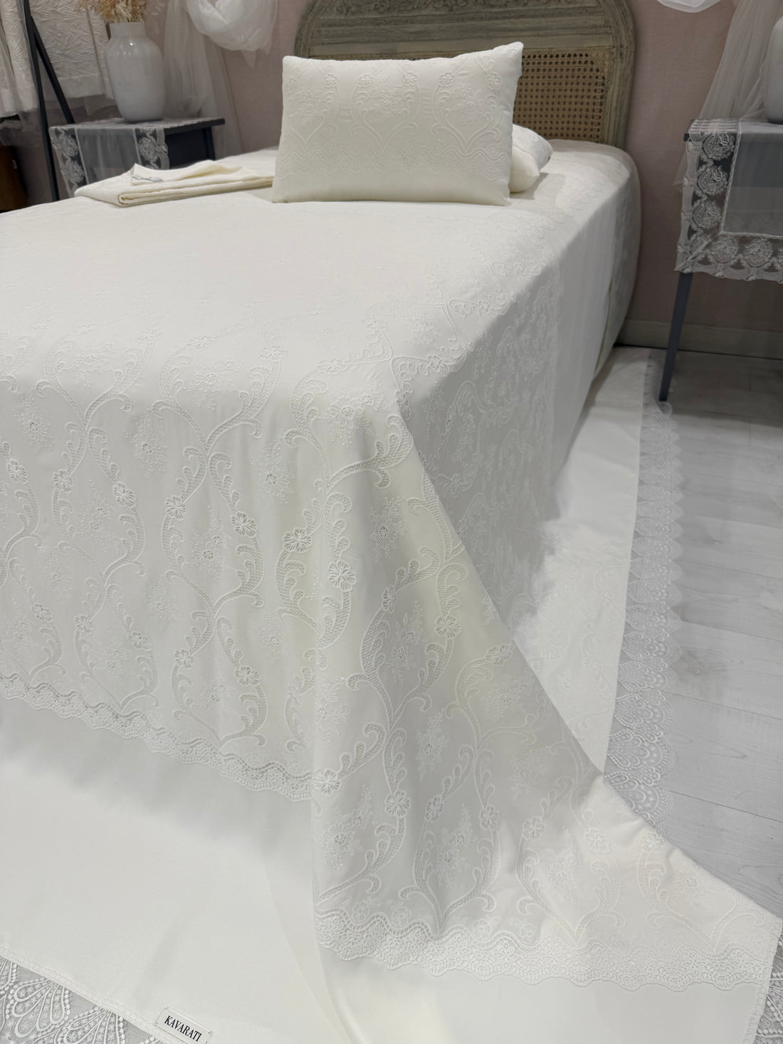 Elegant Light Cream Cover with Light Cream Luxury Lace