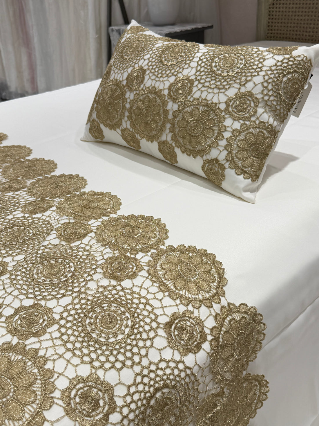 Golden guipure Throw