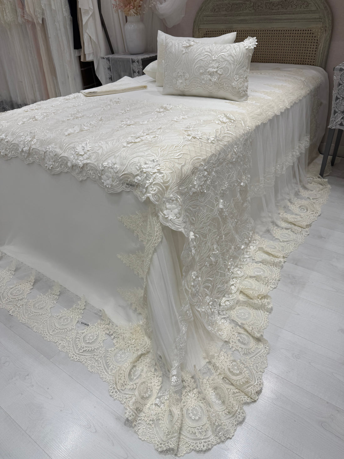 Refined Light Cream Cover with Embroidery and Matching Floral Throw