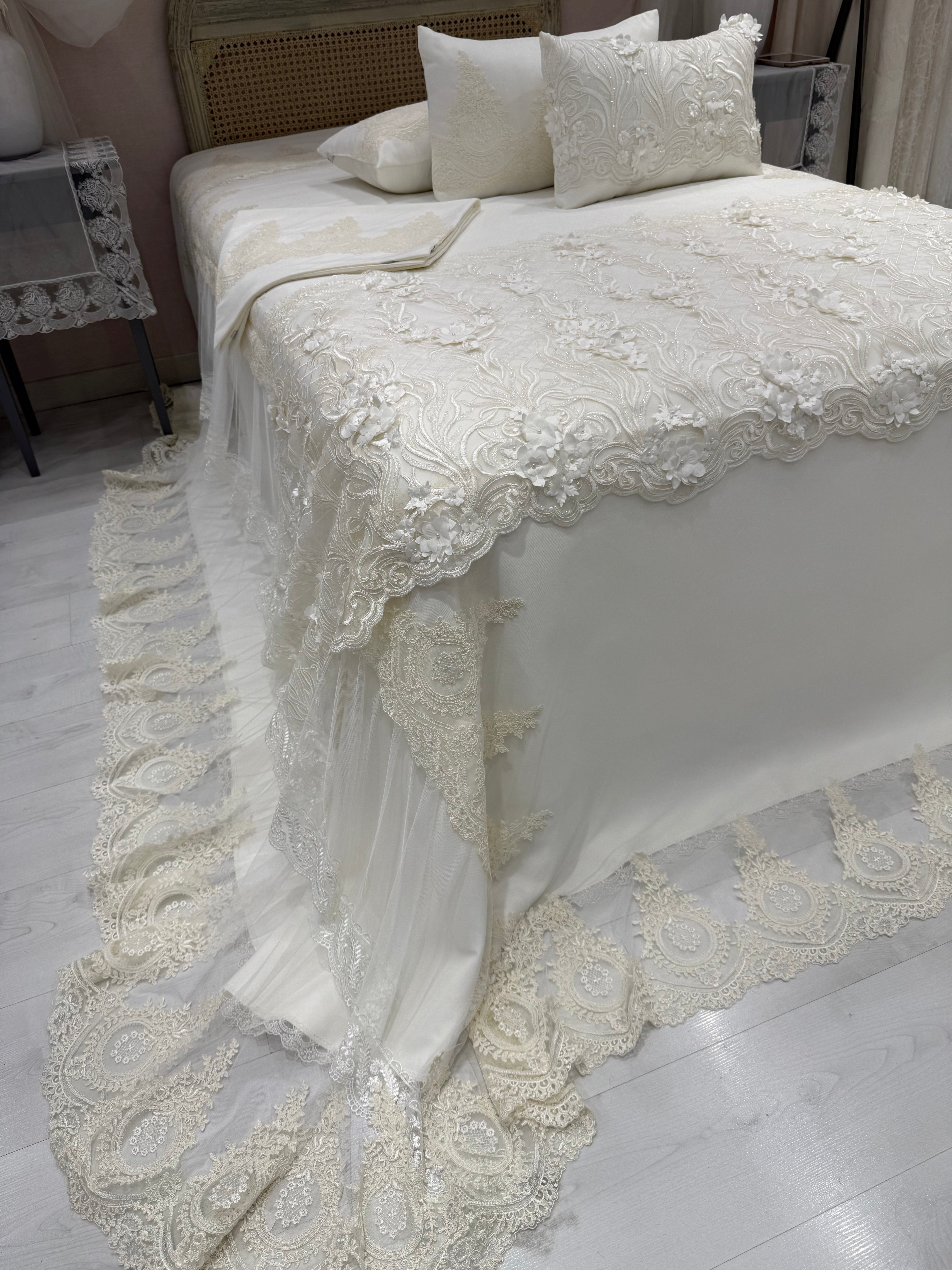 Refined Light Cream Cover with Embroidery and Matching Floral Throw