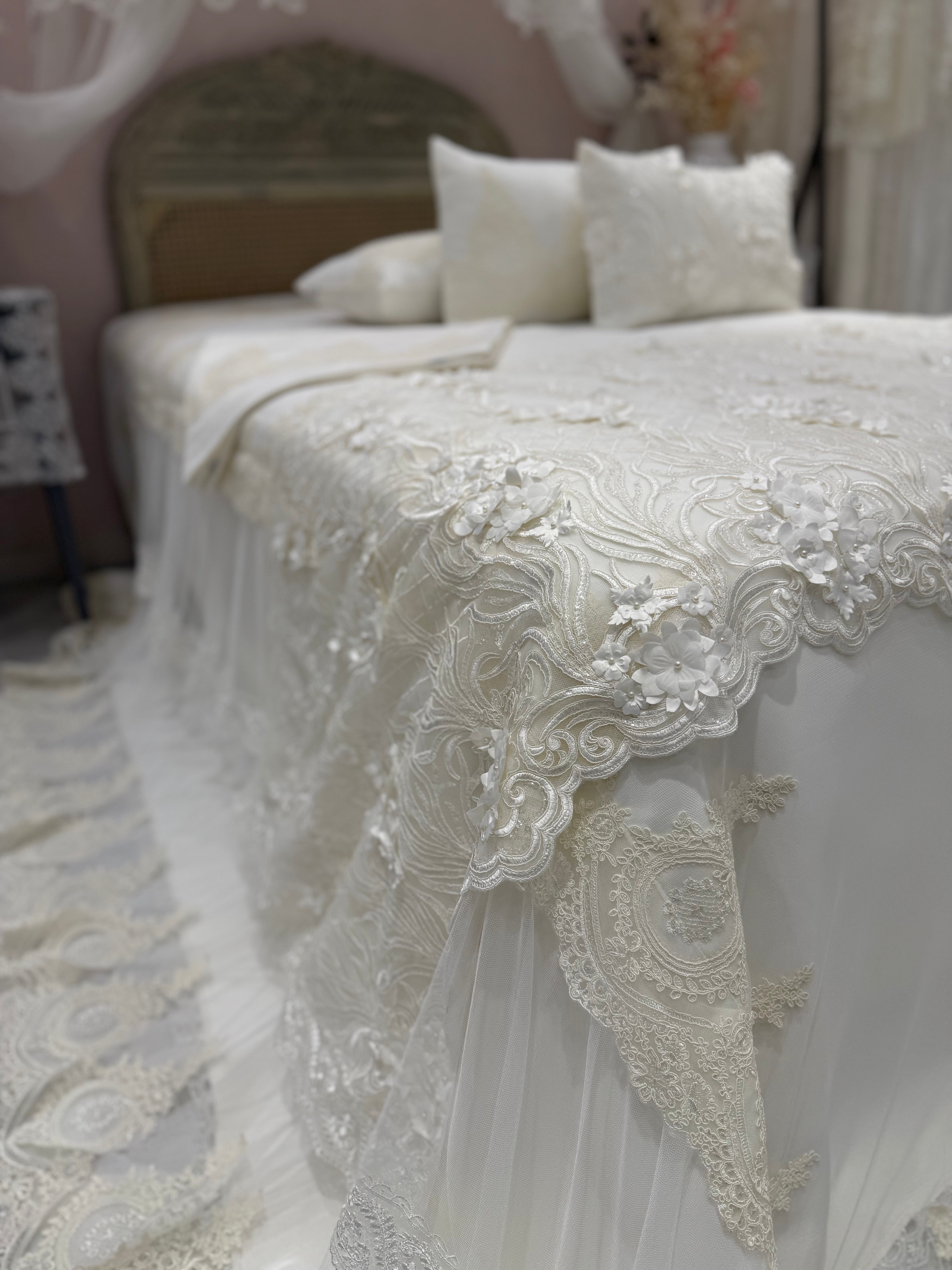 Refined Light Cream Cover with Embroidery and Matching Floral Throw