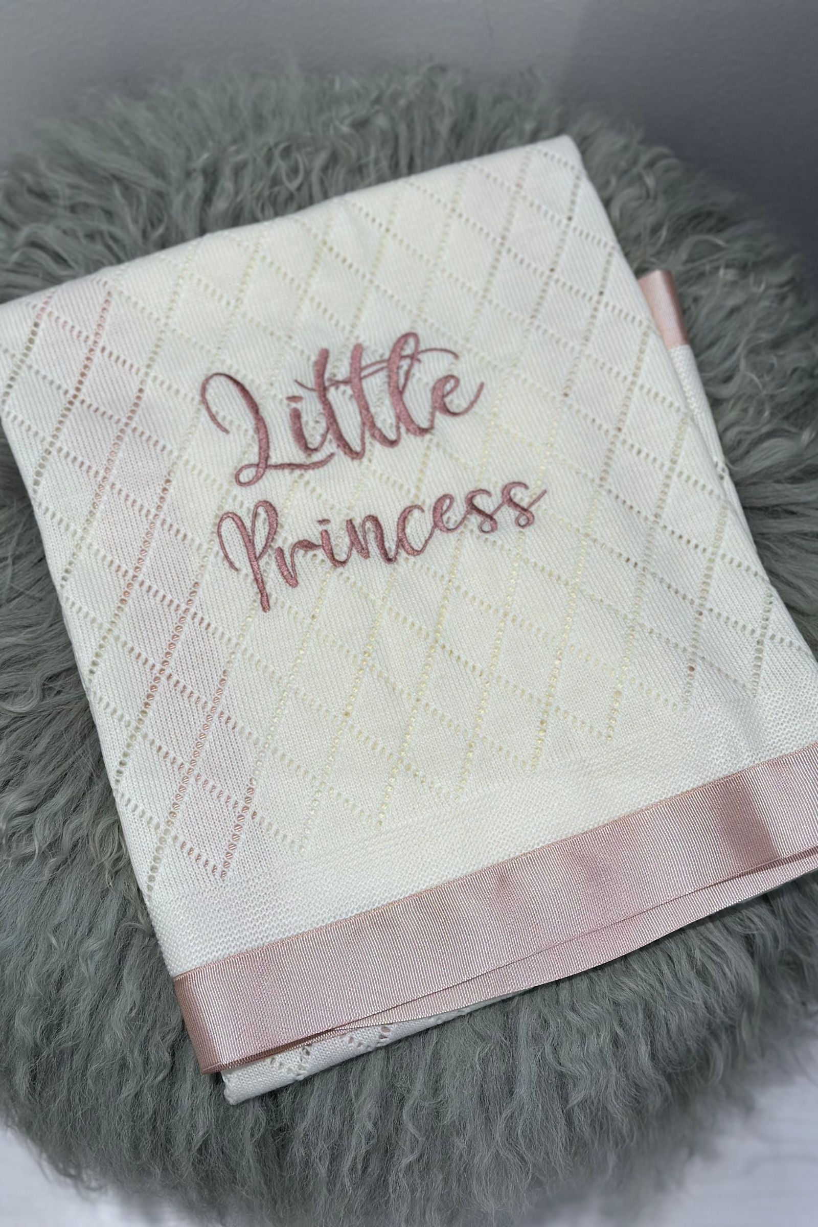 Elegant tricot baby blanket