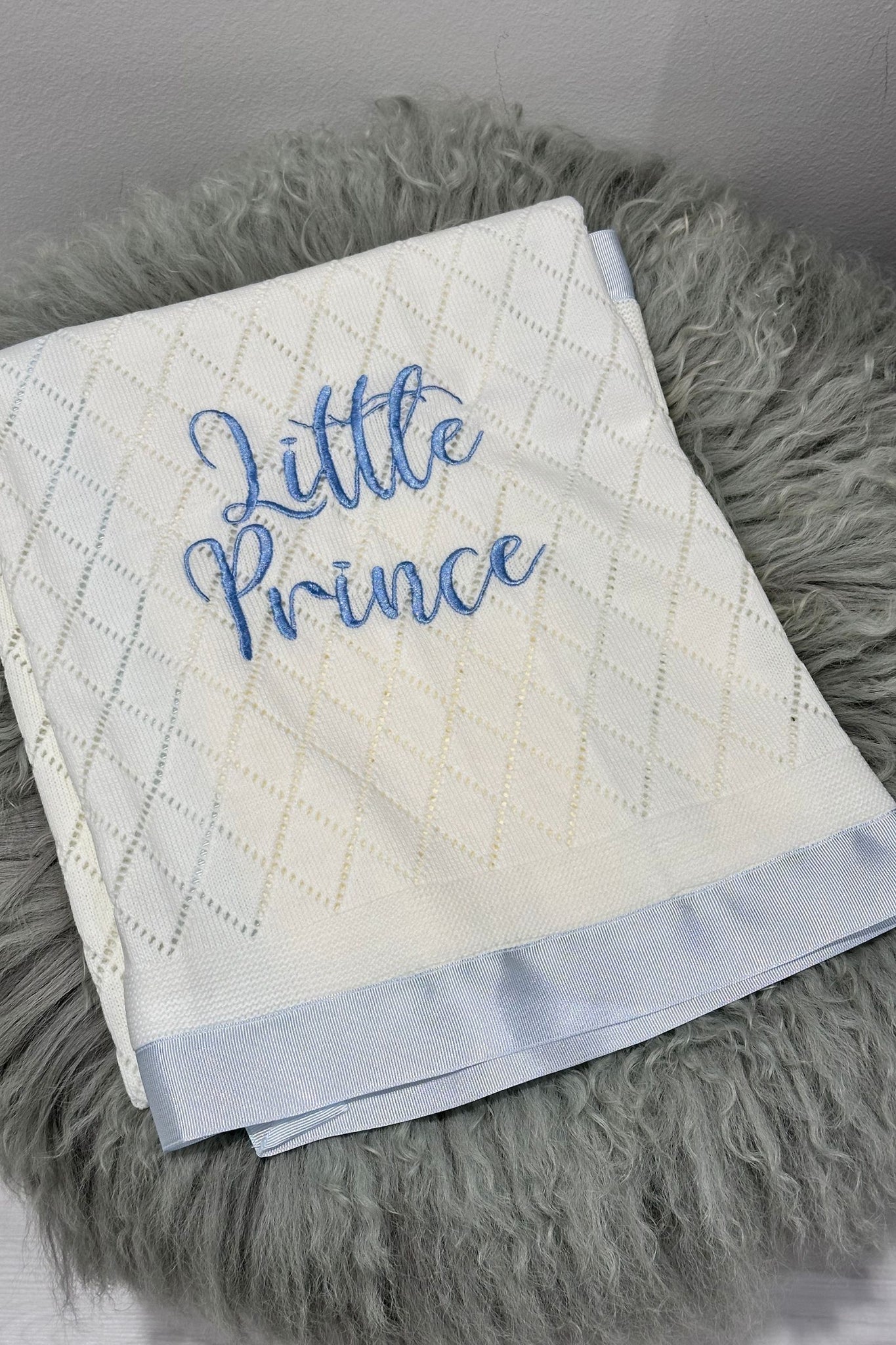 Elegant tricot baby blanket