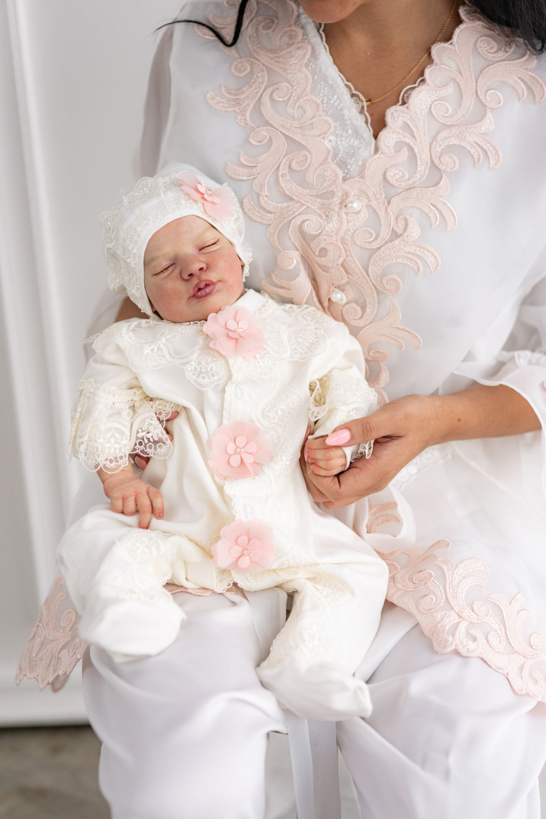 Luxury Newborn Baby Girl Overall Set (0–3 Months) with Matching Hat & Gloves – Lace & Flower Detailing