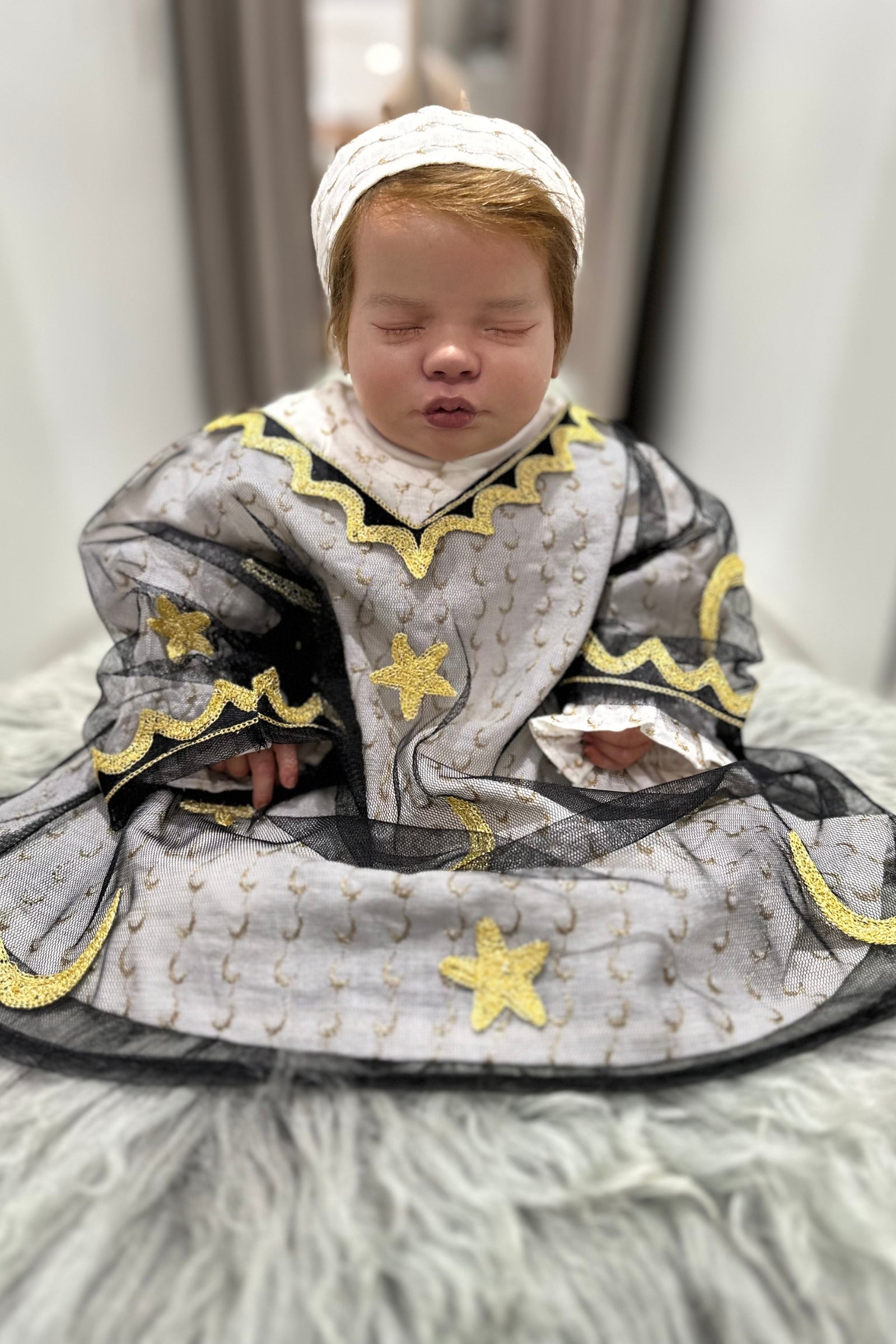 Helal & Najma Collection – Baby Girl Full Set with Thoub, Bokhnag, Dress, Overalls, Hat & Hair Band (Size 0–3 Months)