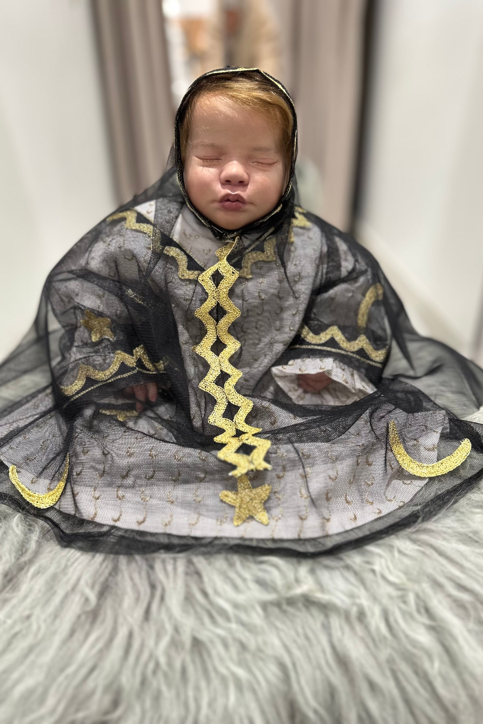 Helal & Najma Collection – Baby Girl Full Set with Thoub, Bokhnag, Dress, Overalls, Hat & Hair Band (Size 0–3 Months)