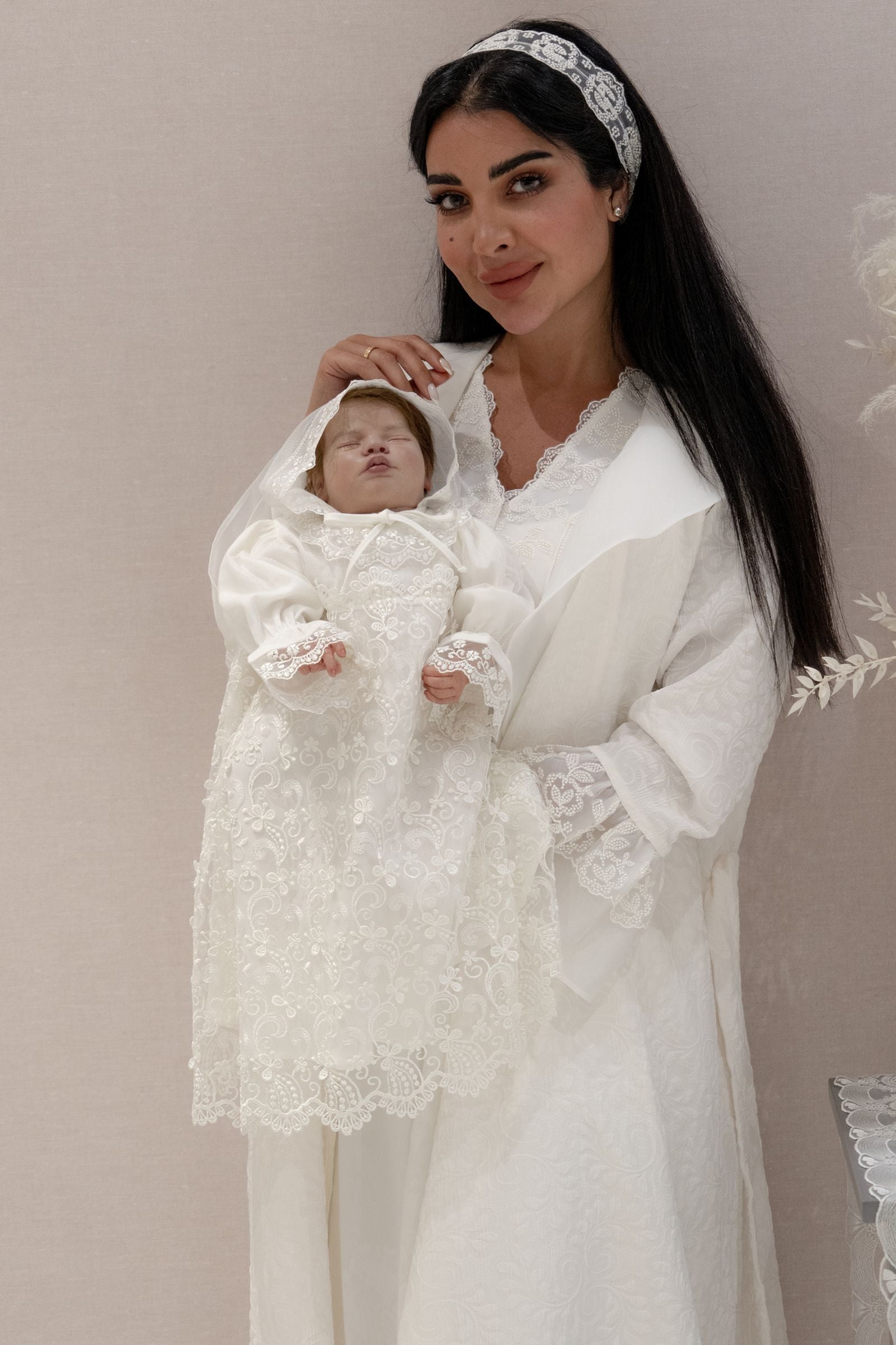 Hand-Embroidered Baby Gown with Bonnet – Elegant Lace Set for Newborns