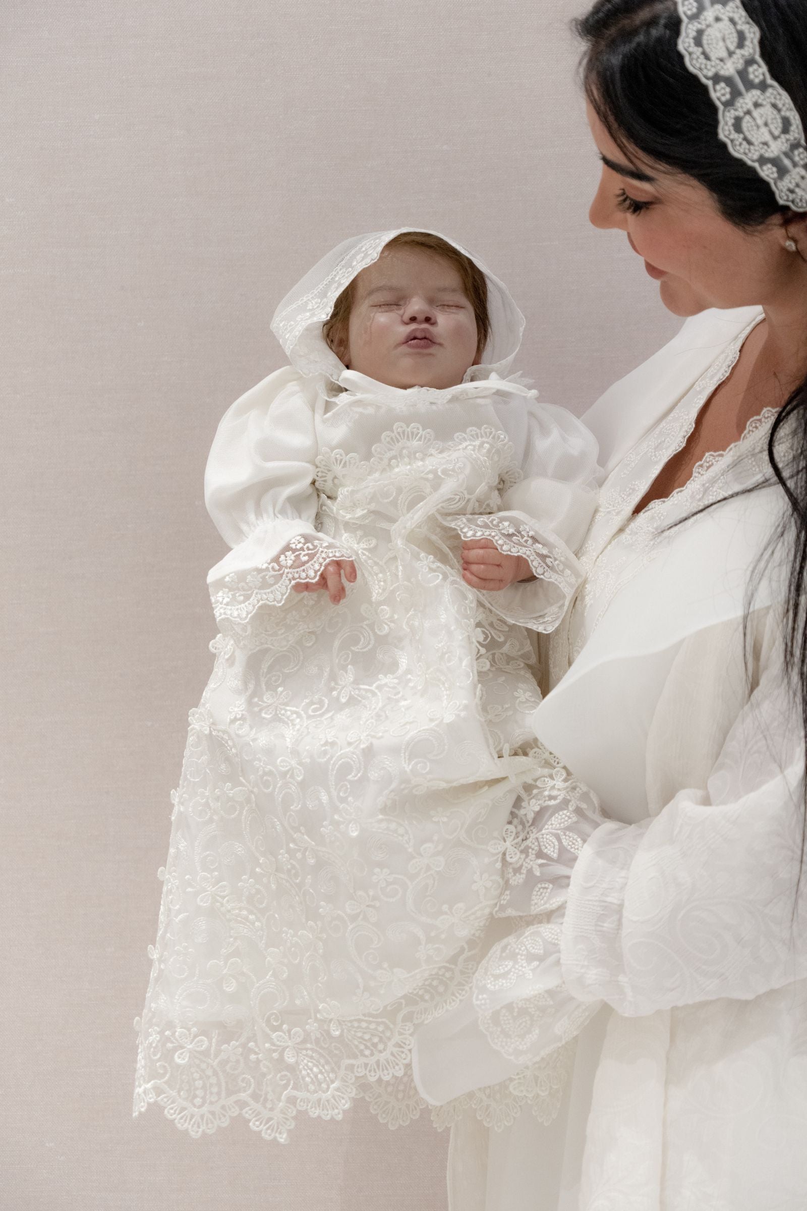 Hand-Embroidered Baby Gown with Bonnet – Elegant Lace Set for Newborns
