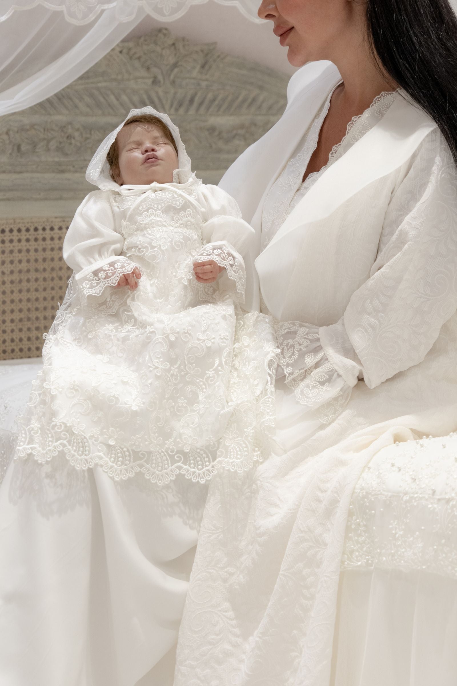 Hand-Embroidered Baby Gown with Bonnet – Elegant Lace Set for Newborns