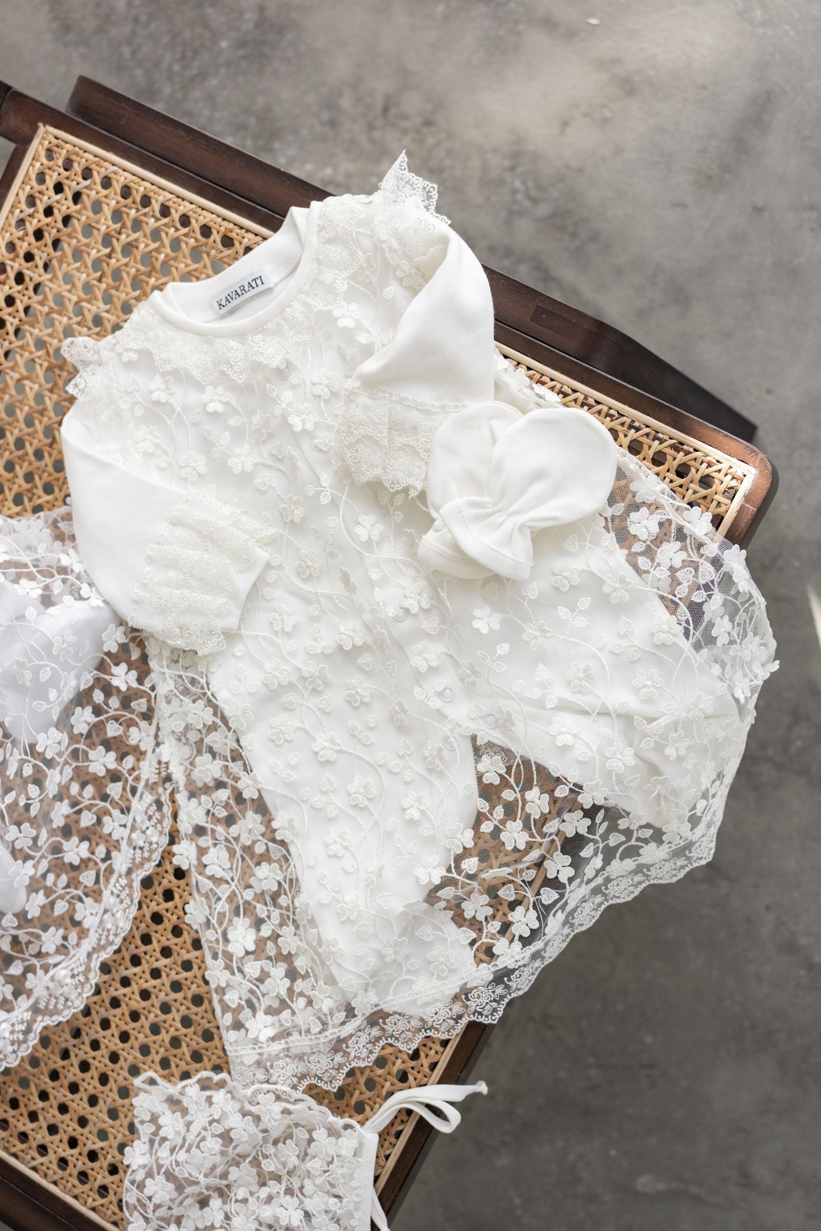 Luxury Newborn Lace Dress Set with Matching Accessories – 0–3 Months