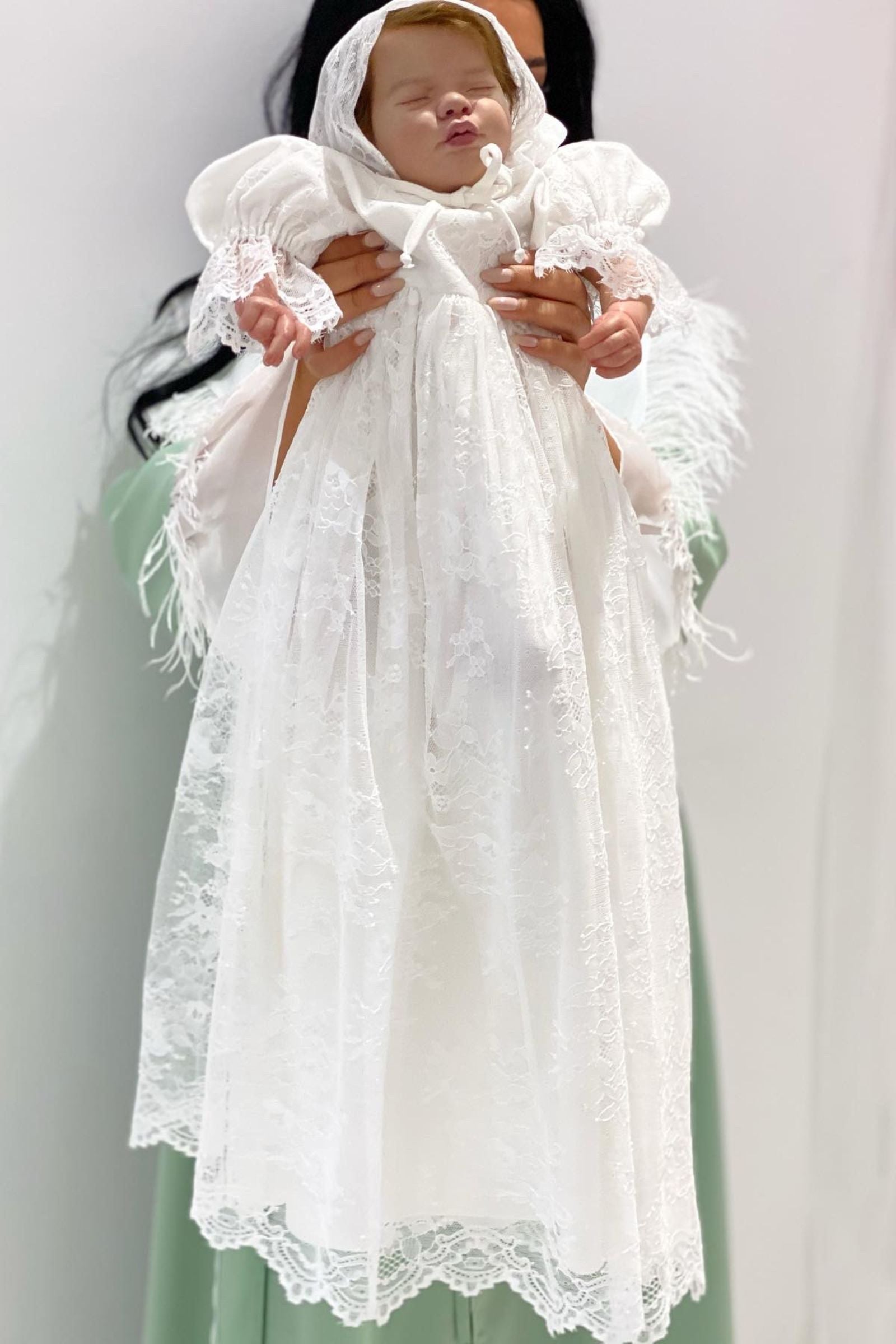 Victorian-Style Newborn Baby Girl Dress with Hat – Hand-Embroidered Lace Elegance (0–3 Months)