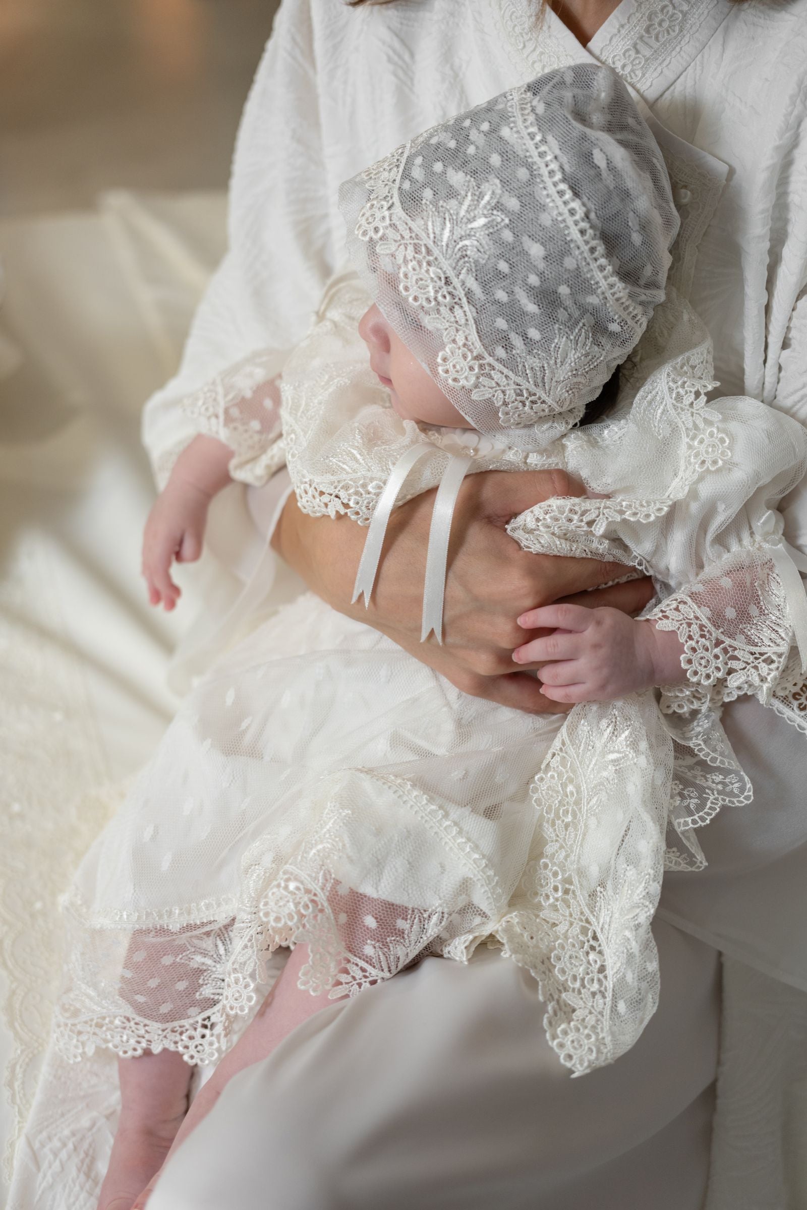 Victorian-Style Long Newborn Dress with Elegant Lace & Hat – Size 0–3 Months
