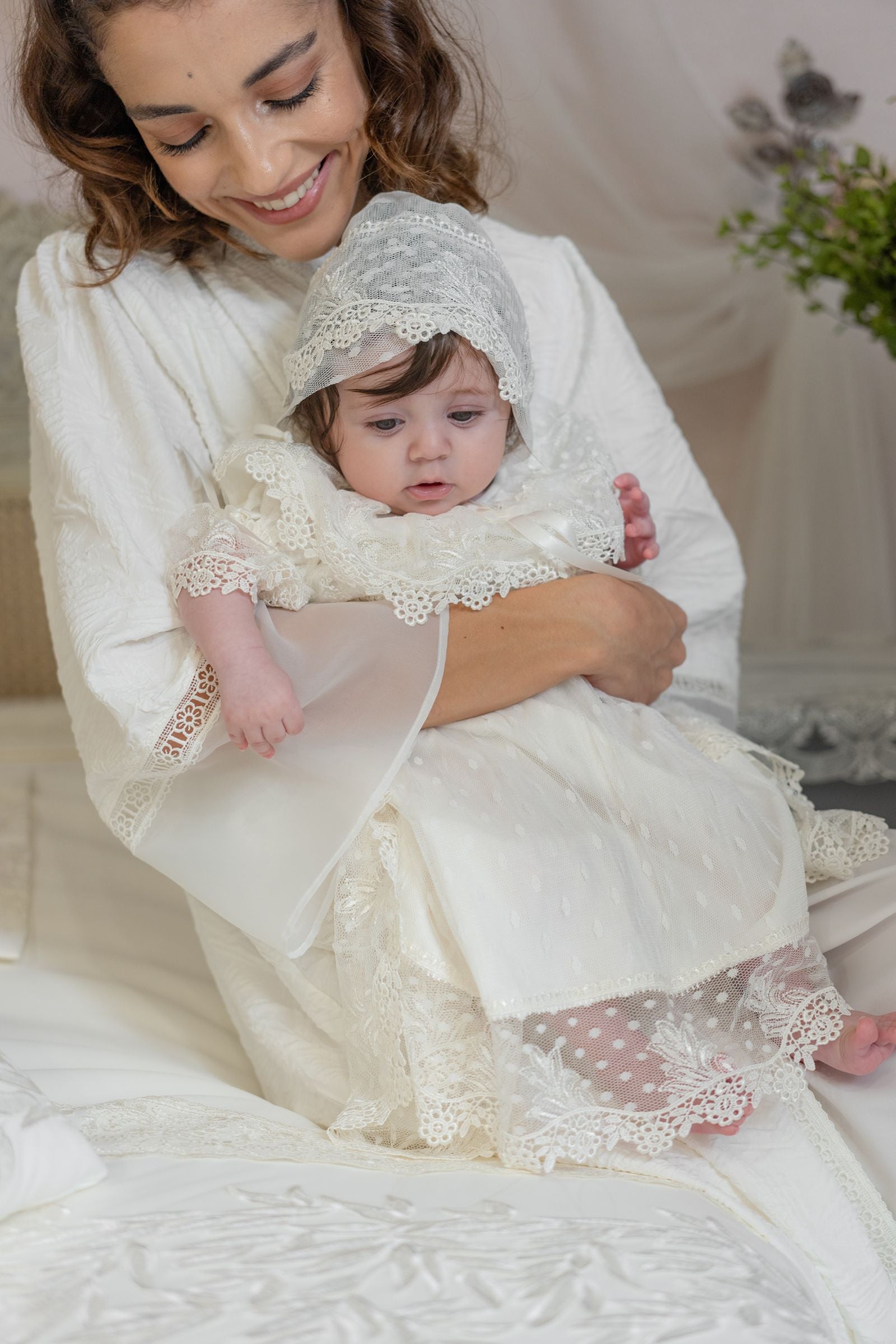 Victorian-Style Long Newborn Dress with Elegant Lace & Hat – Size 0–3 Months