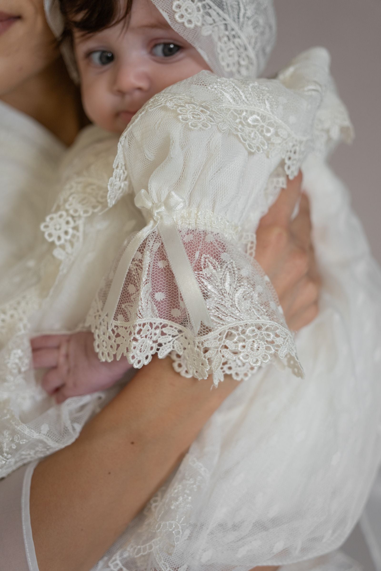 Victorian-Style Long Newborn Dress with Elegant Lace & Hat – Size 0–3 Months