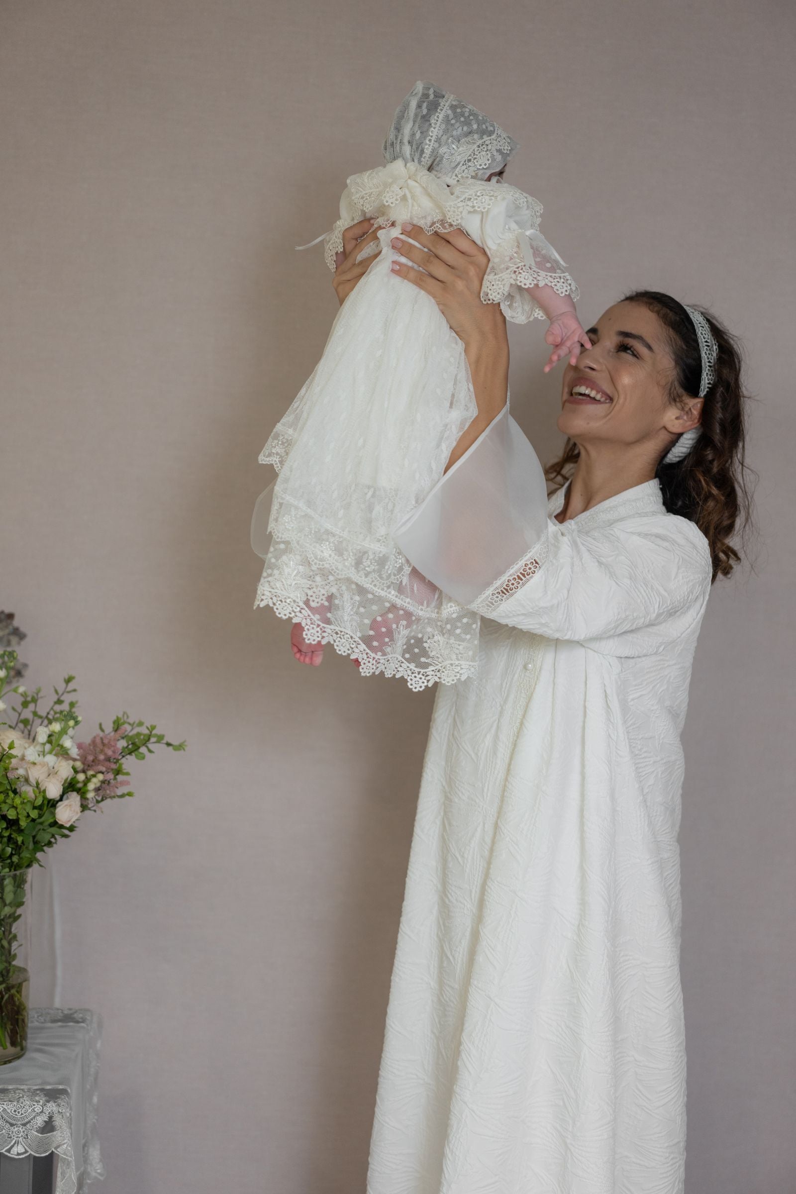 Victorian-Style Long Newborn Dress with Elegant Lace & Hat – Size 0–3 Months