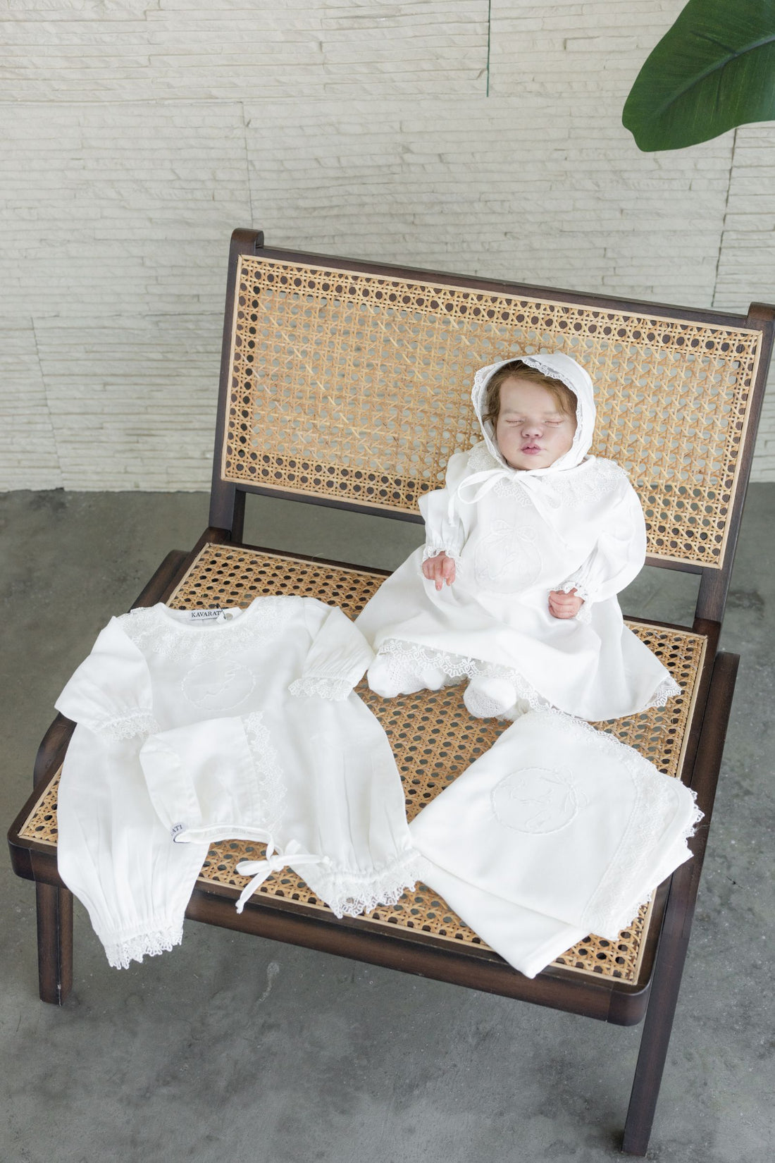 Luxury Cotton Baby Dress with Matching Bonnet – Personalized Embroidery (0–3 Months)