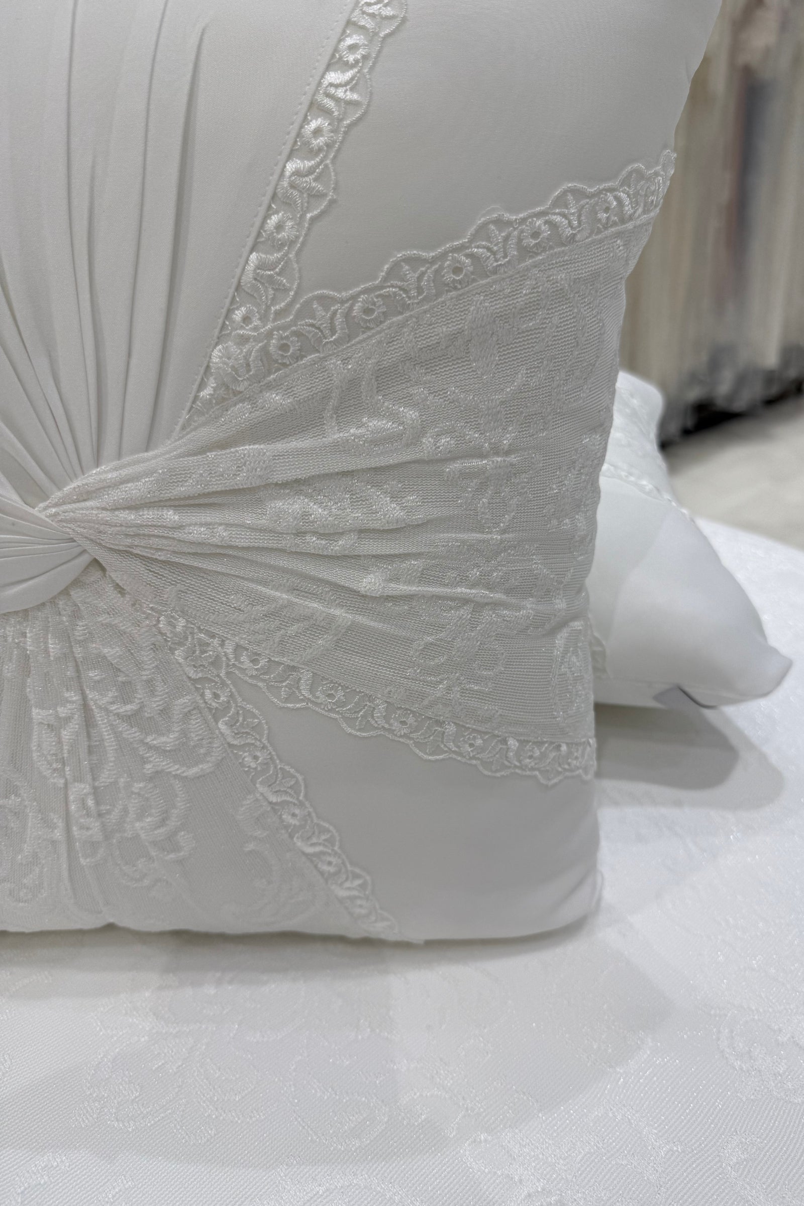 Luxury White 5-Piece Bridal Bedding Set with Embroidery & Lace Detailing