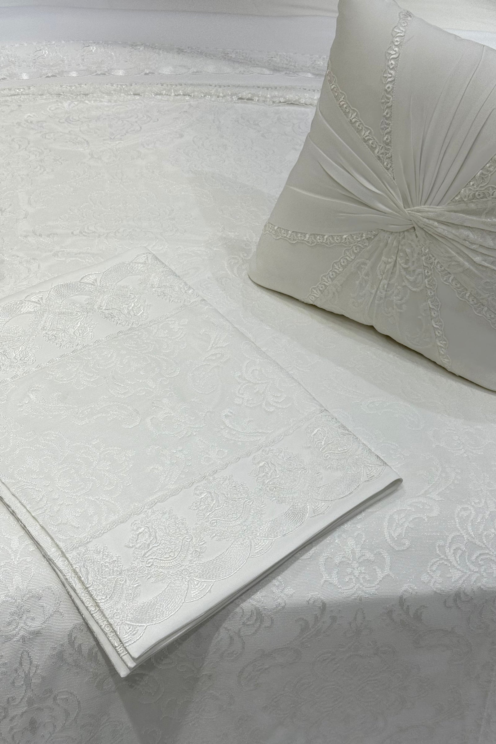Luxury White 5-Piece Bridal Bedding Set with Embroidery & Lace Detailing