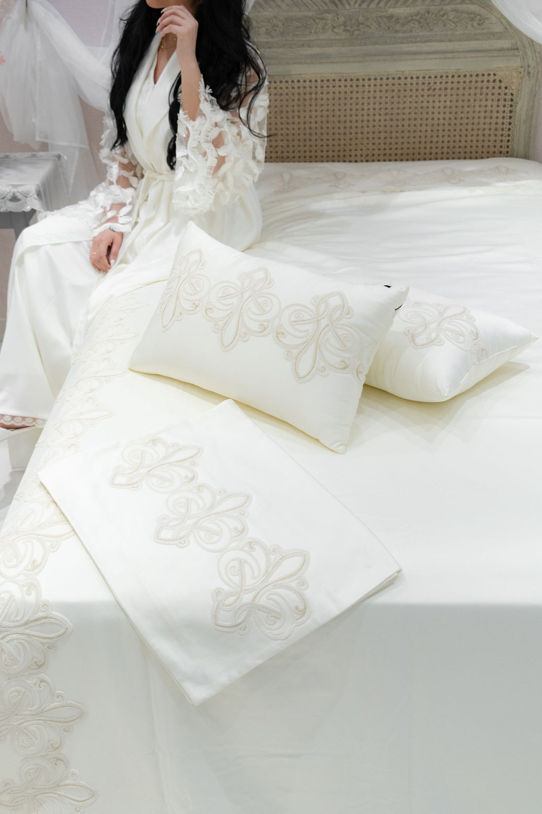 Premium Embroidered Bedding Set – Ivory Elegance