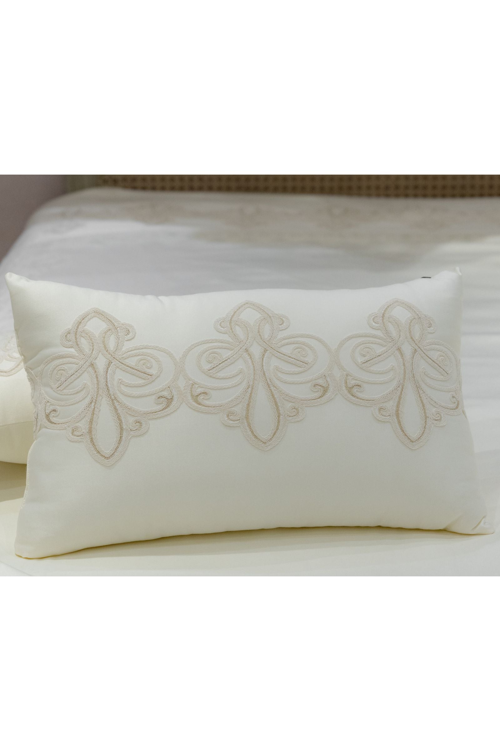 Premium Embroidered Bedding Set – Ivory Elegance
