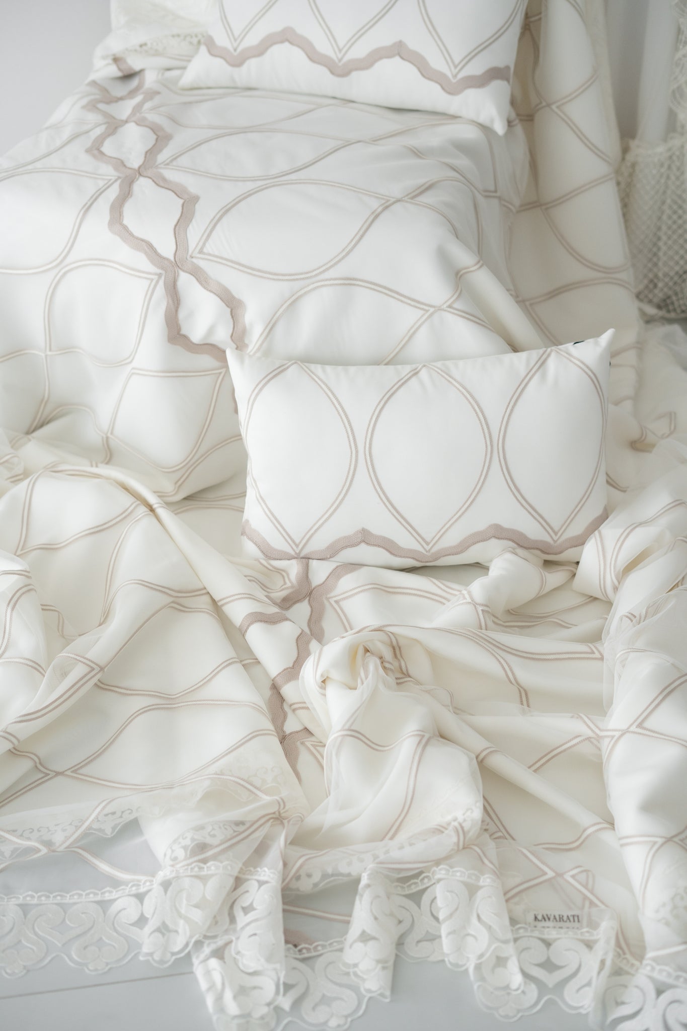 Elegant White & Beige Bedding Set with Circles Design and Delicate Lace – 5-Piece Signature Collection