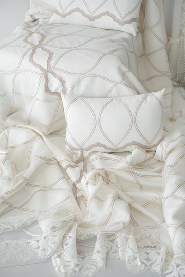 Elegant White & Beige Bedding Set with Circles Design and Delicate Lace – 5-Piece Signature Collection