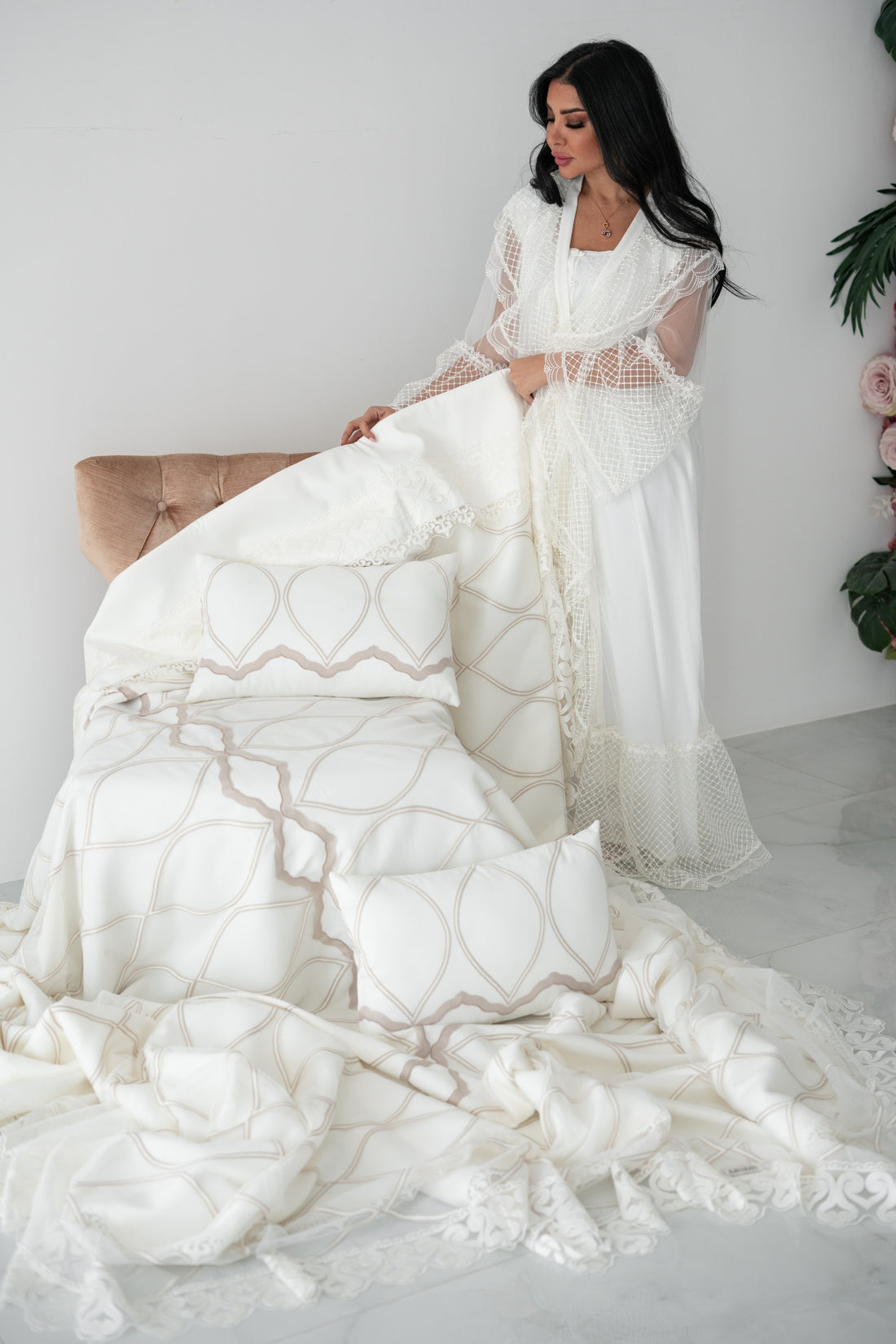 Elegant White & Beige Bedding Set with Circles Design and Delicate Lace – 5-Piece Signature Collection