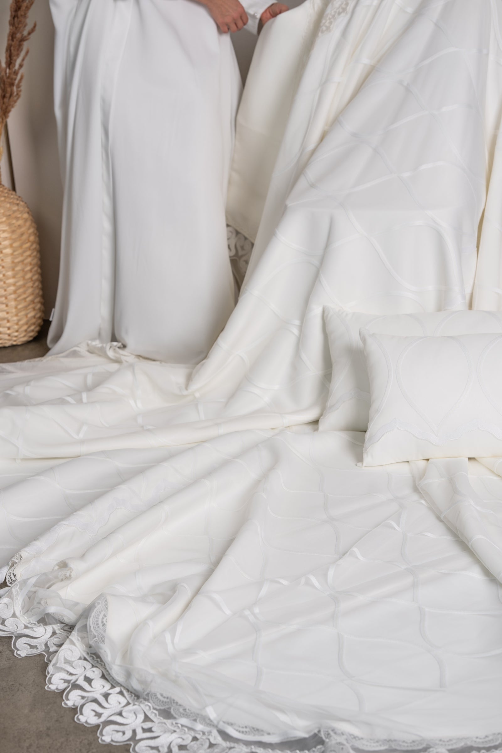 Elegant White & Beige Bedding Set with Circles Design and Delicate Lace – 5-Piece Signature Collection