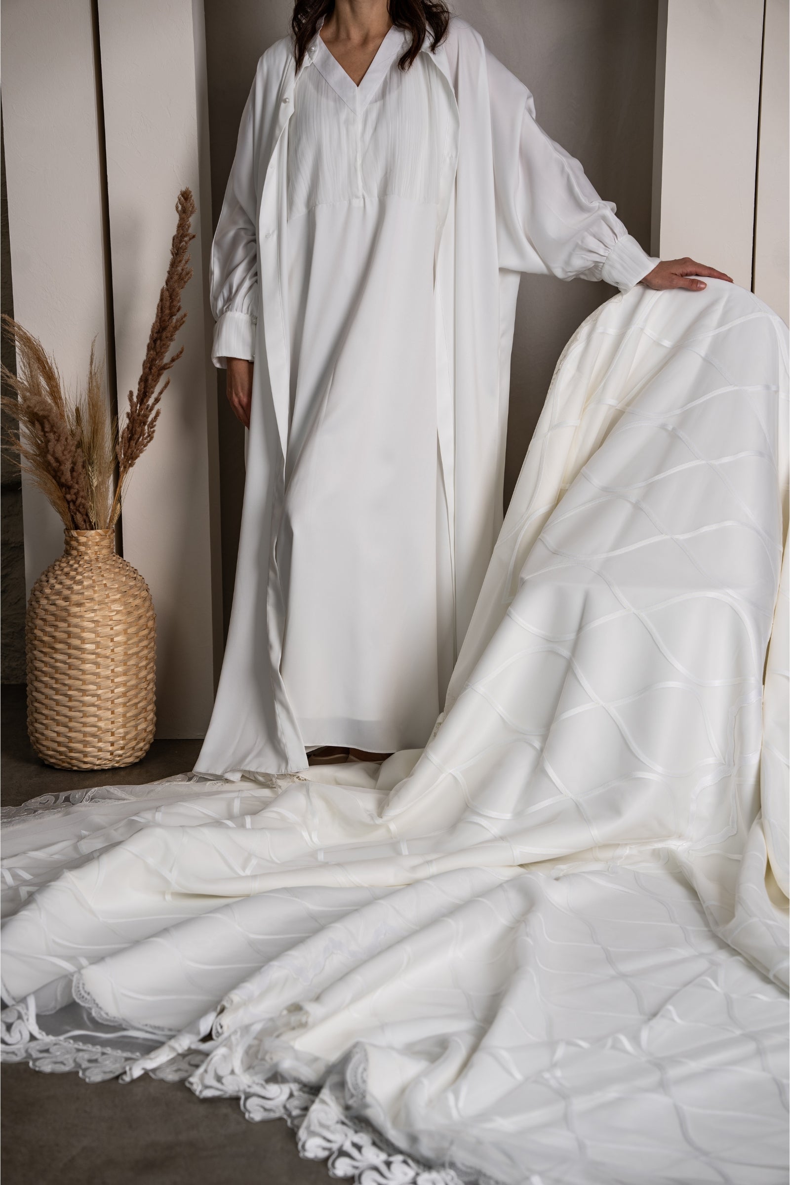Elegant White & Beige Bedding Set with Circles Design and Delicate Lace – 5-Piece Signature Collection