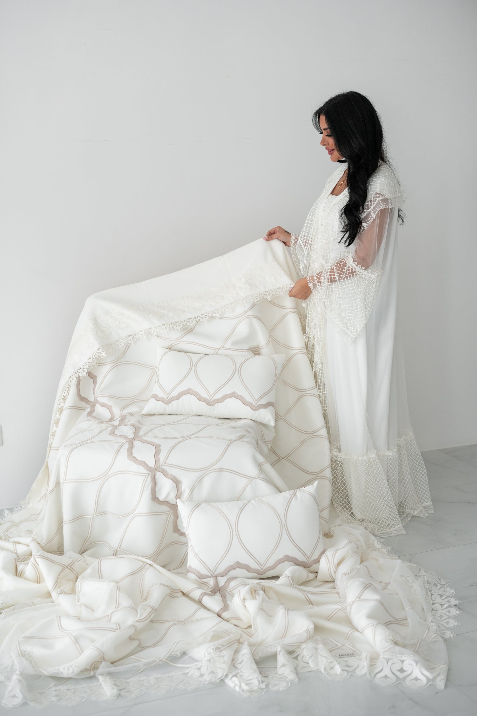 Elegant White & Beige Bedding Set with Circles Design and Delicate Lace – 5-Piece Signature Collection