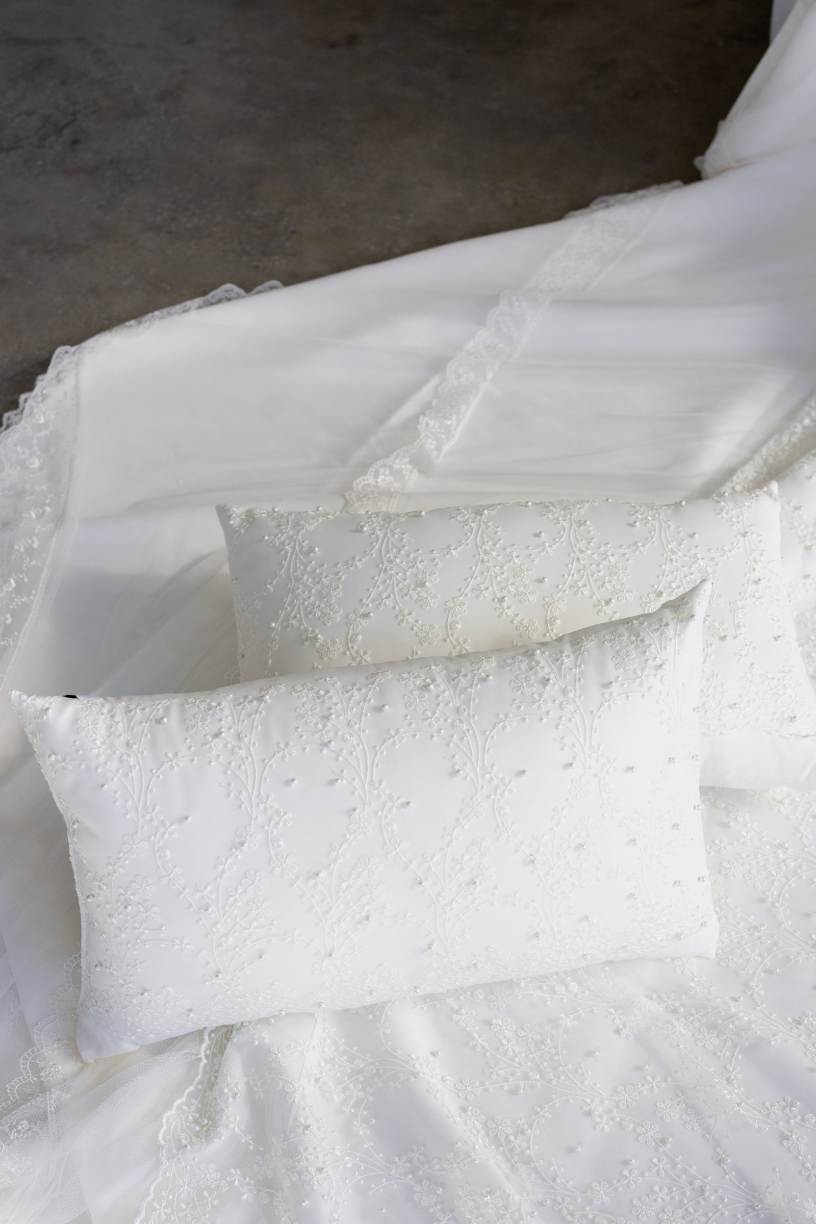 Luxury White 5-Piece Bedding Set with Intricate Embroidery & Delicate Lace