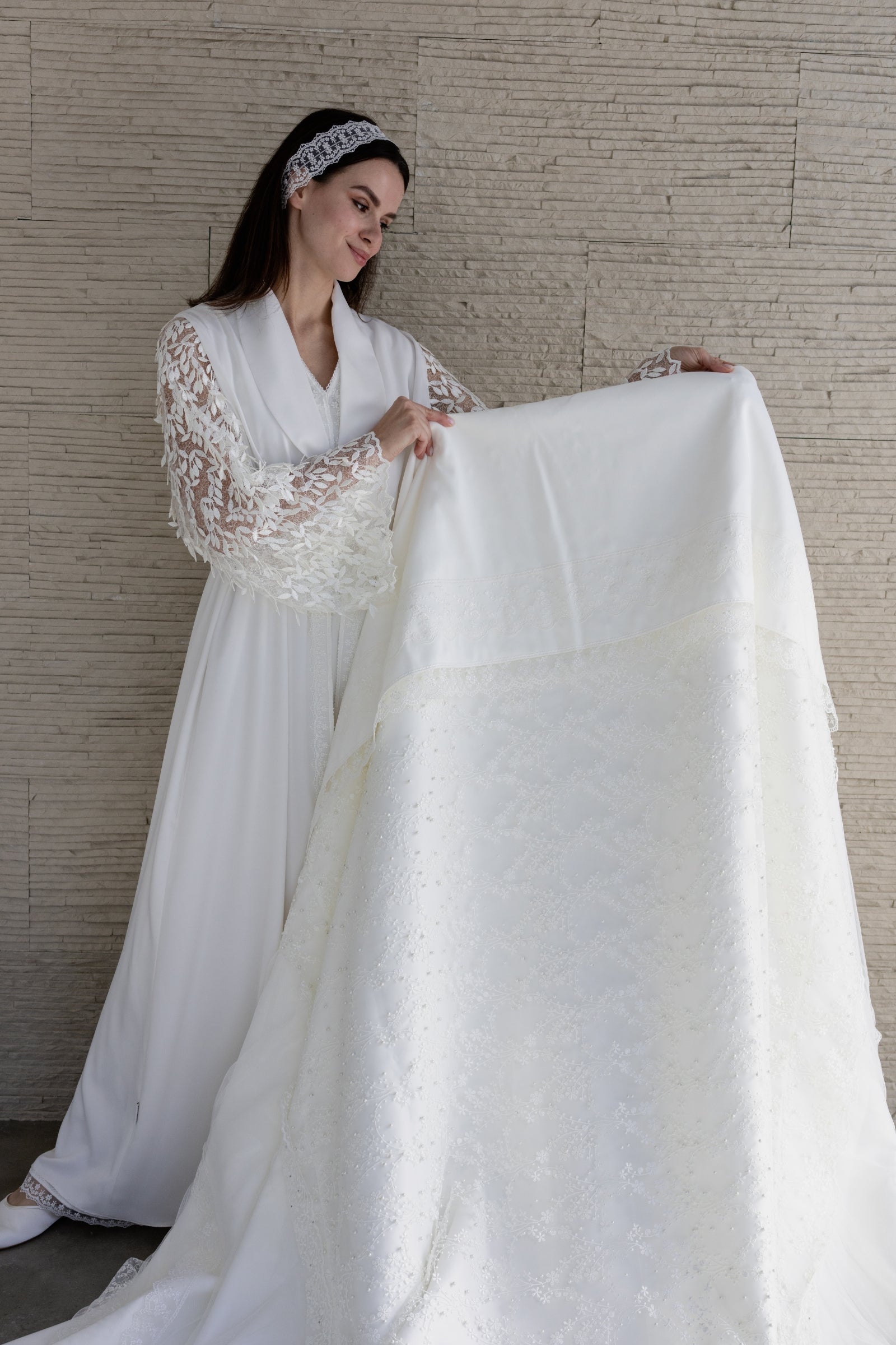 Luxury White 5-Piece Bedding Set with Intricate Embroidery & Delicate Lace