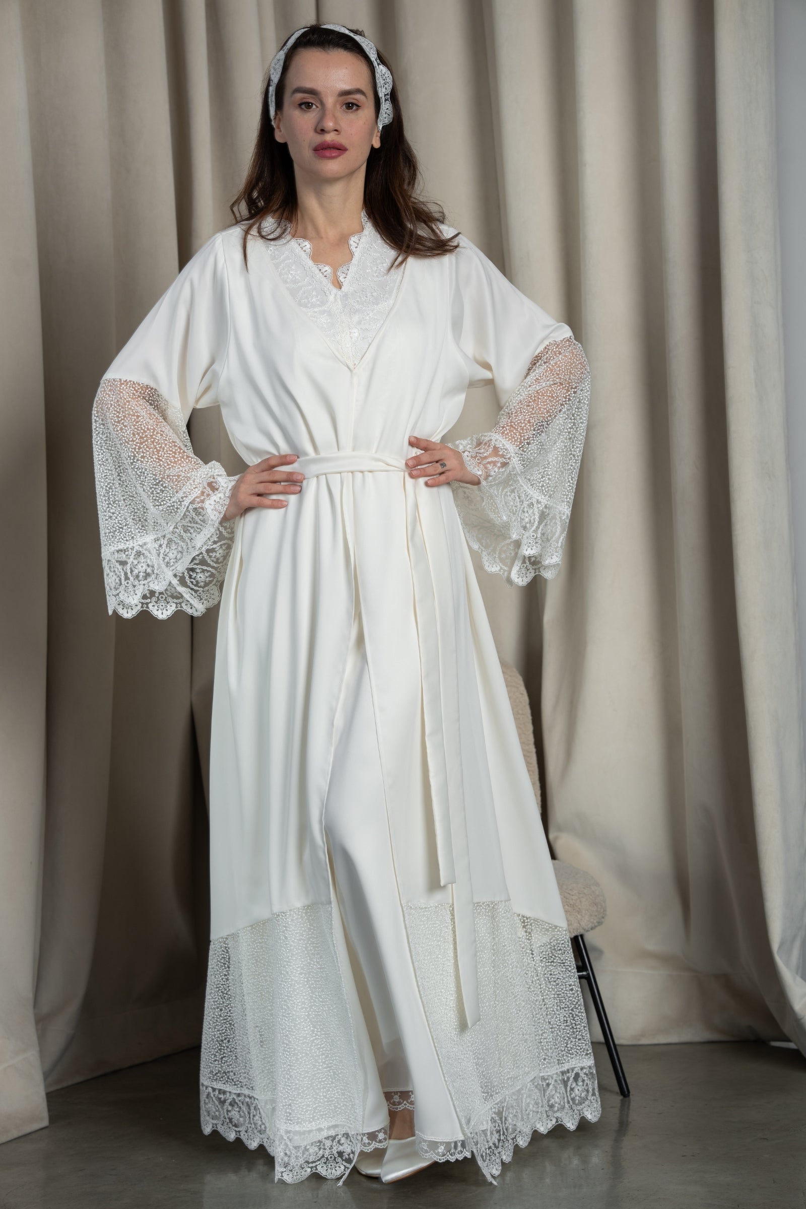 Elegant Robe and Nursing Dress Set with Lace