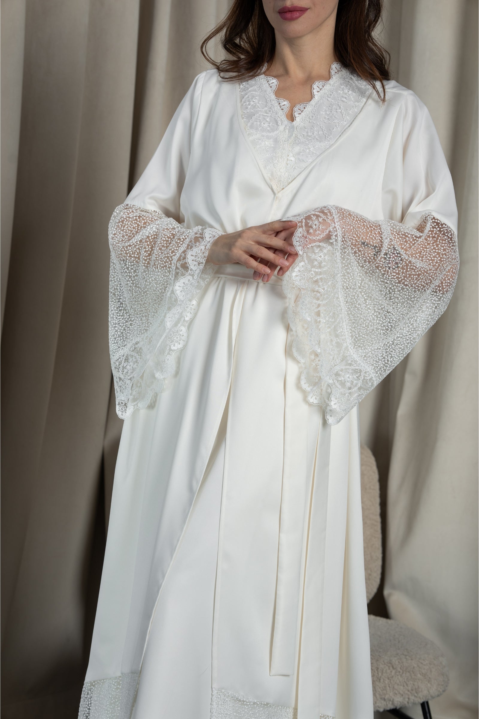 Elegant Robe and Nursing Dress Set with Lace