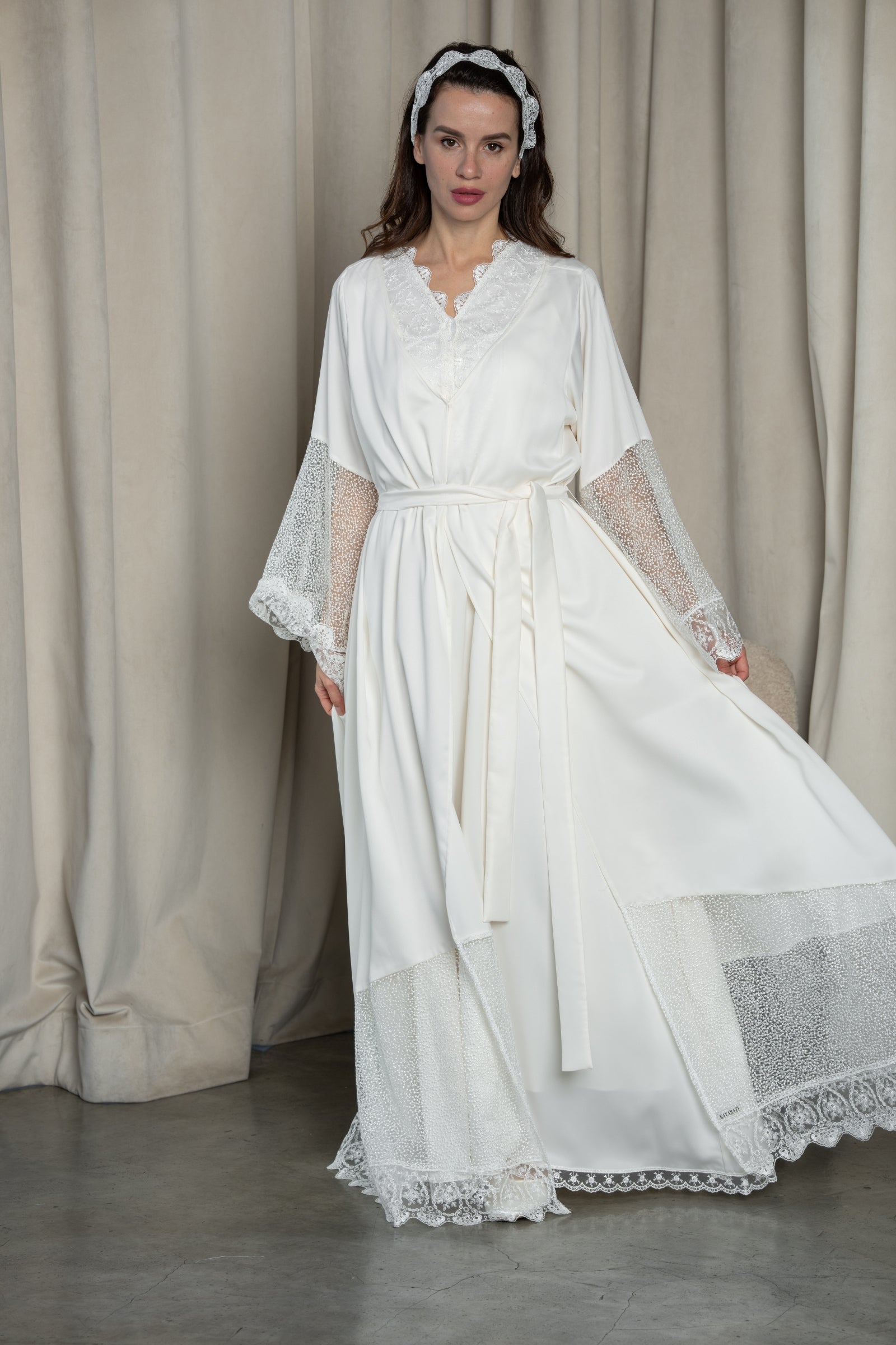 Elegant Robe and Nursing Dress Set with Lace