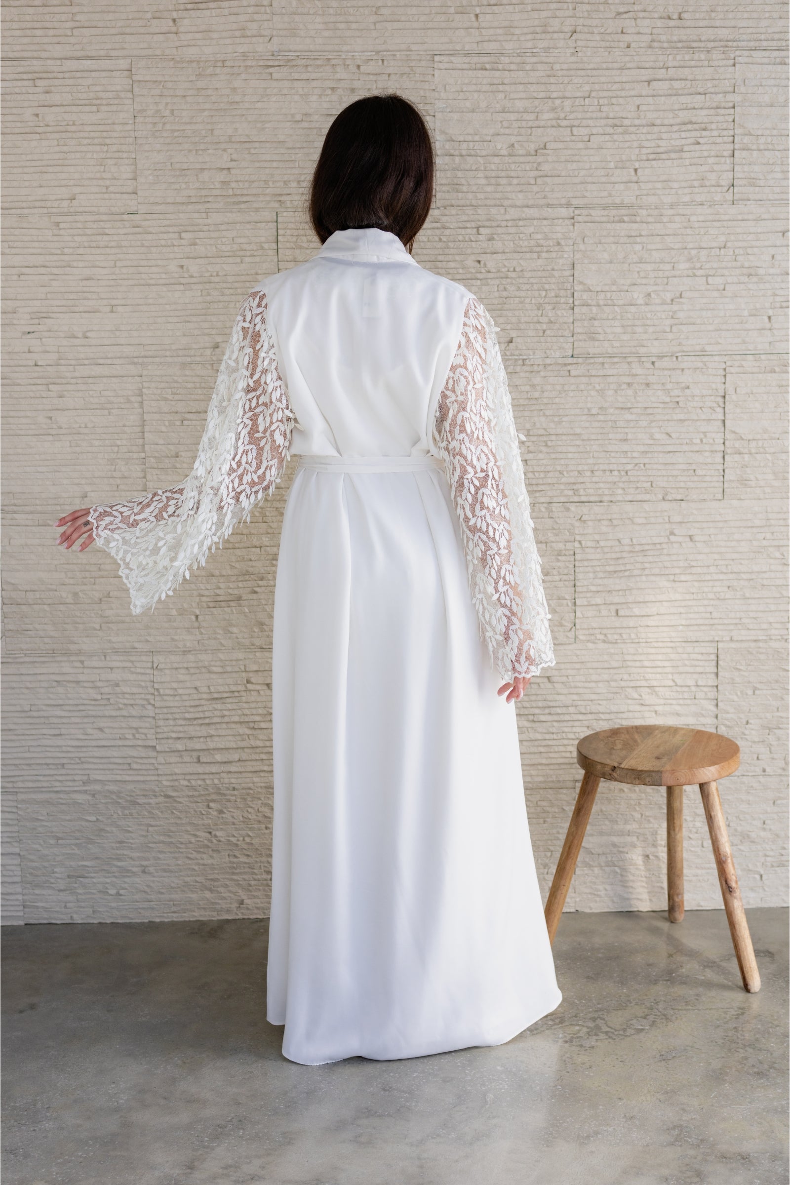 Elegant Light Cream Robe with Textured Lace Sleeves