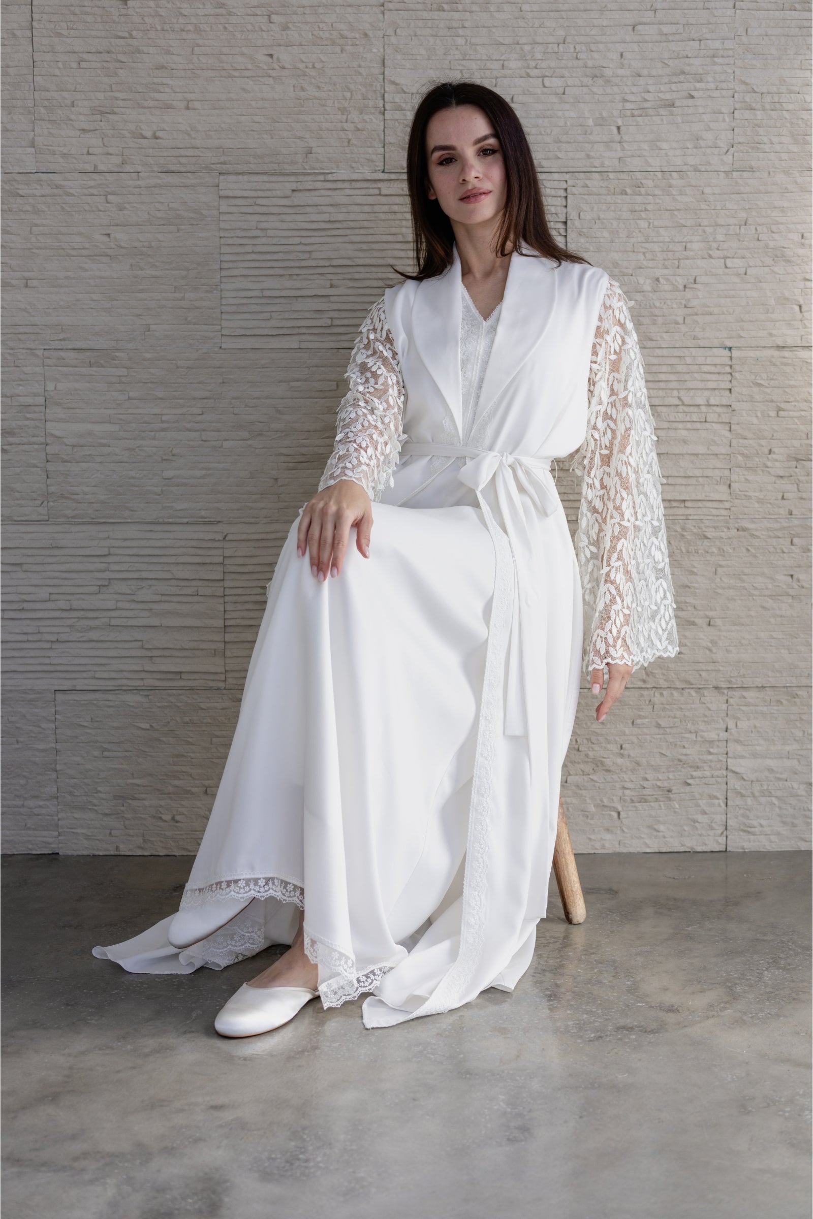 Elegant Light Cream Robe with Textured Lace Sleeves