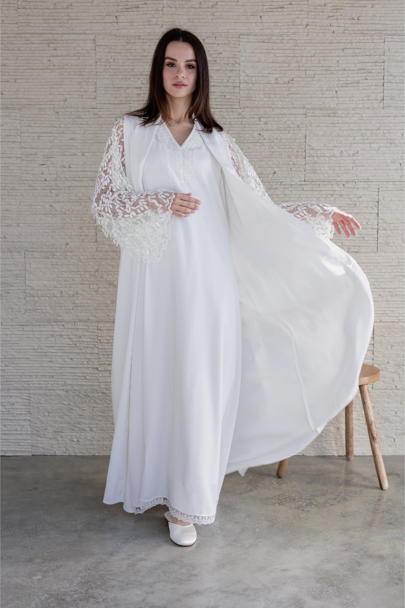 Elegant Light Cream Robe with Textured Lace Sleeves