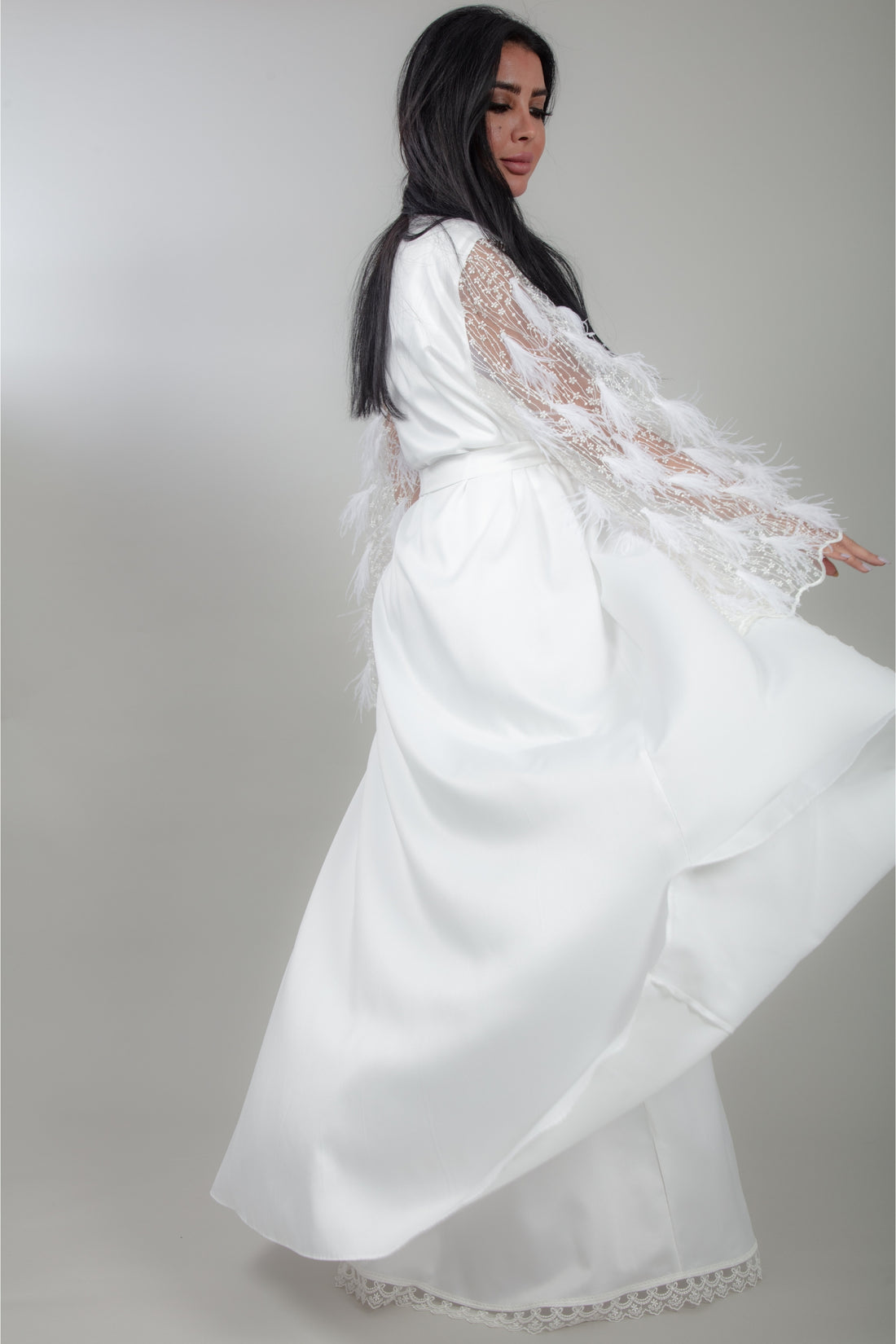 Elegant Feather Lace Robe & Nursing Dress Set – White Maternity Lounge Set