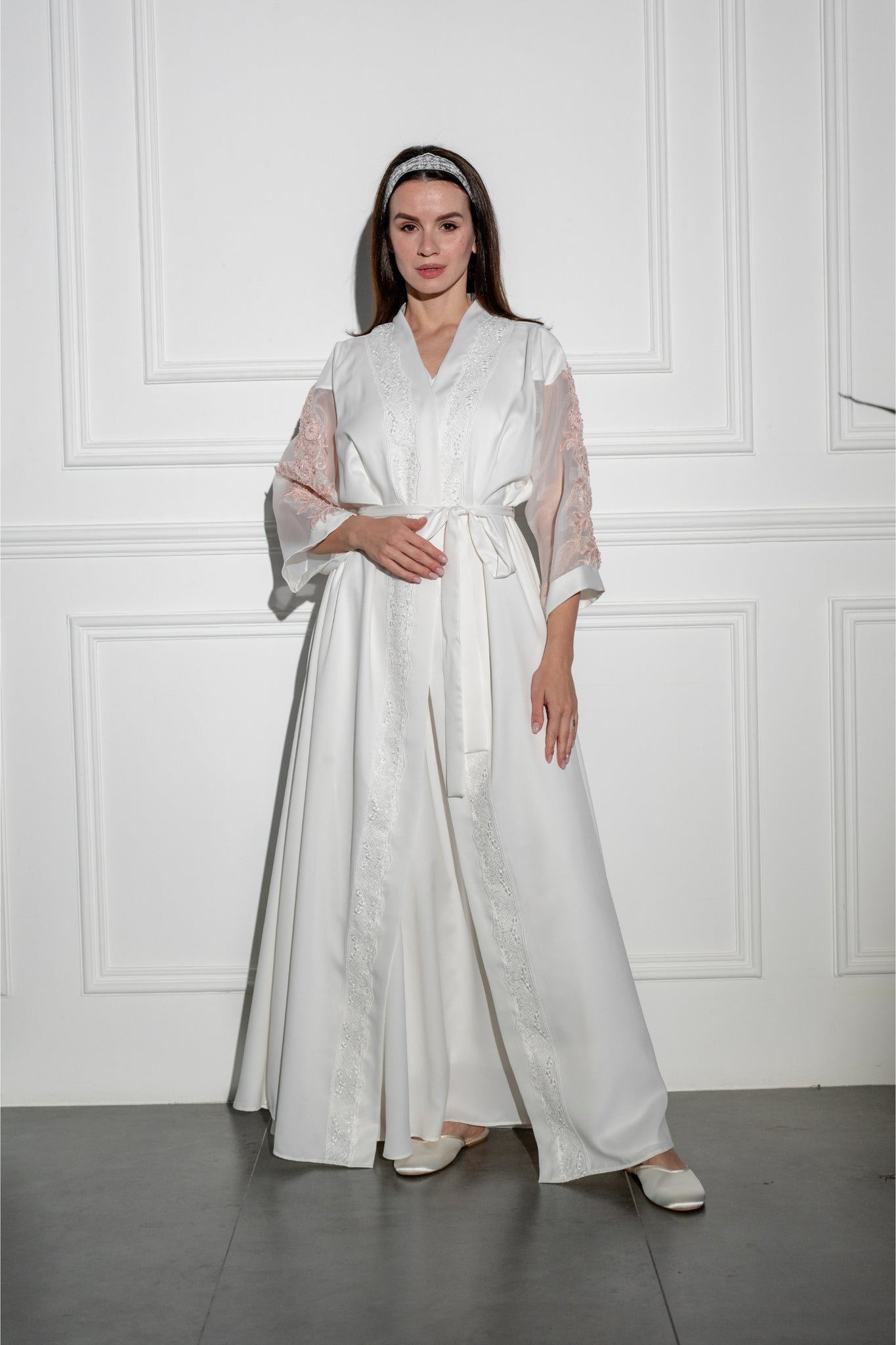 Elegant Robe with Organza Sleeves – Available in Pink, White & Gold Lace