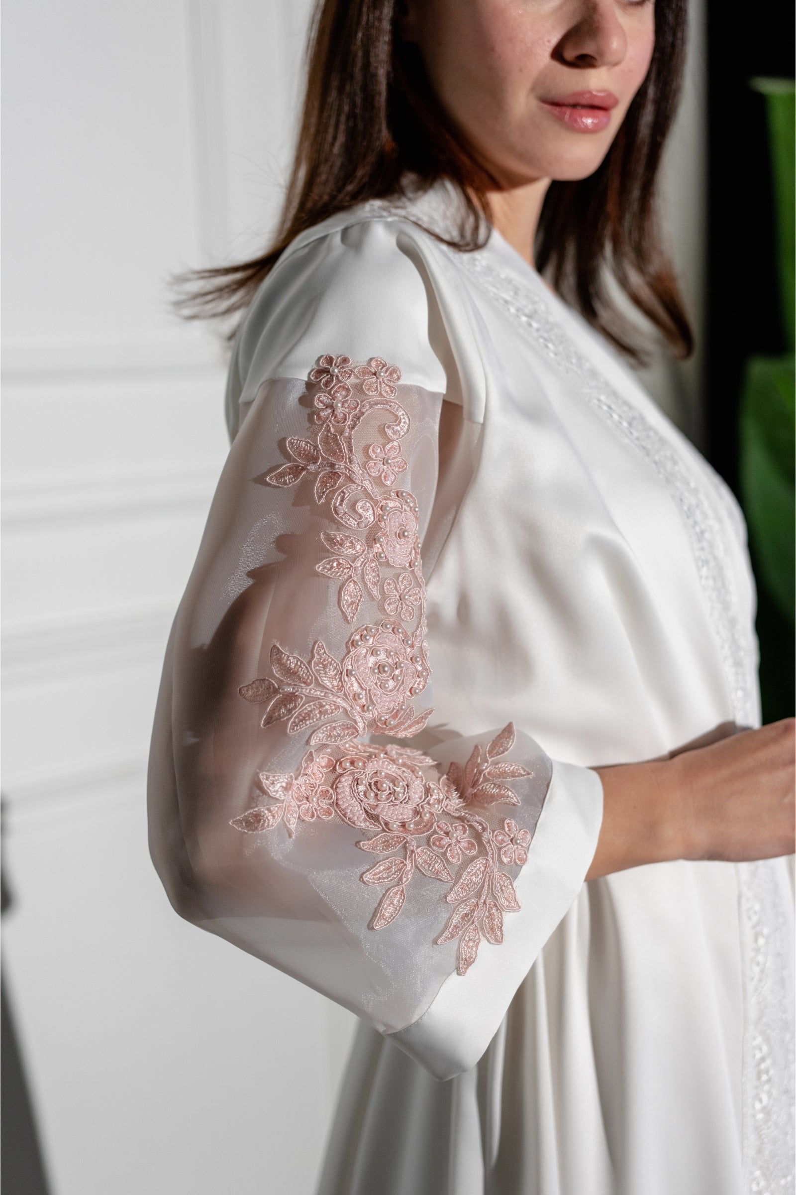 Elegant Robe with Organza Sleeves – Available in Pink, White & Gold Lace