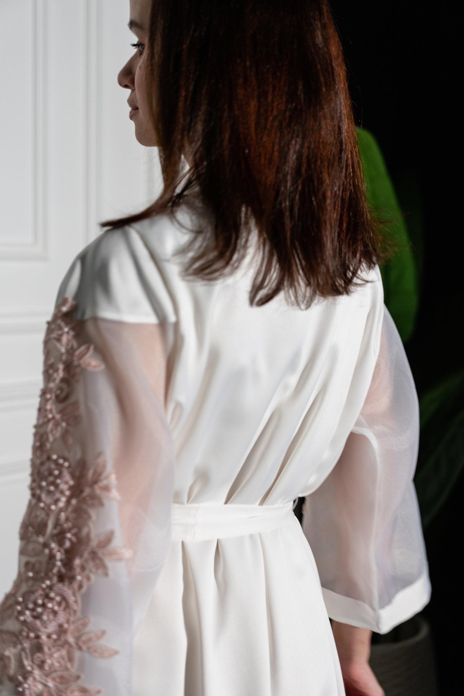 Elegant Robe with Organza Sleeves – Available in Pink, White & Gold Lace
