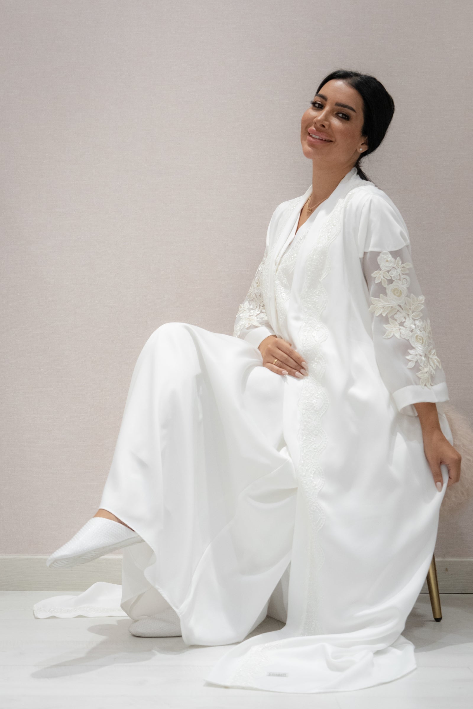 Elegant Robe with Organza Sleeves – Available in Pink, White & Gold Lace