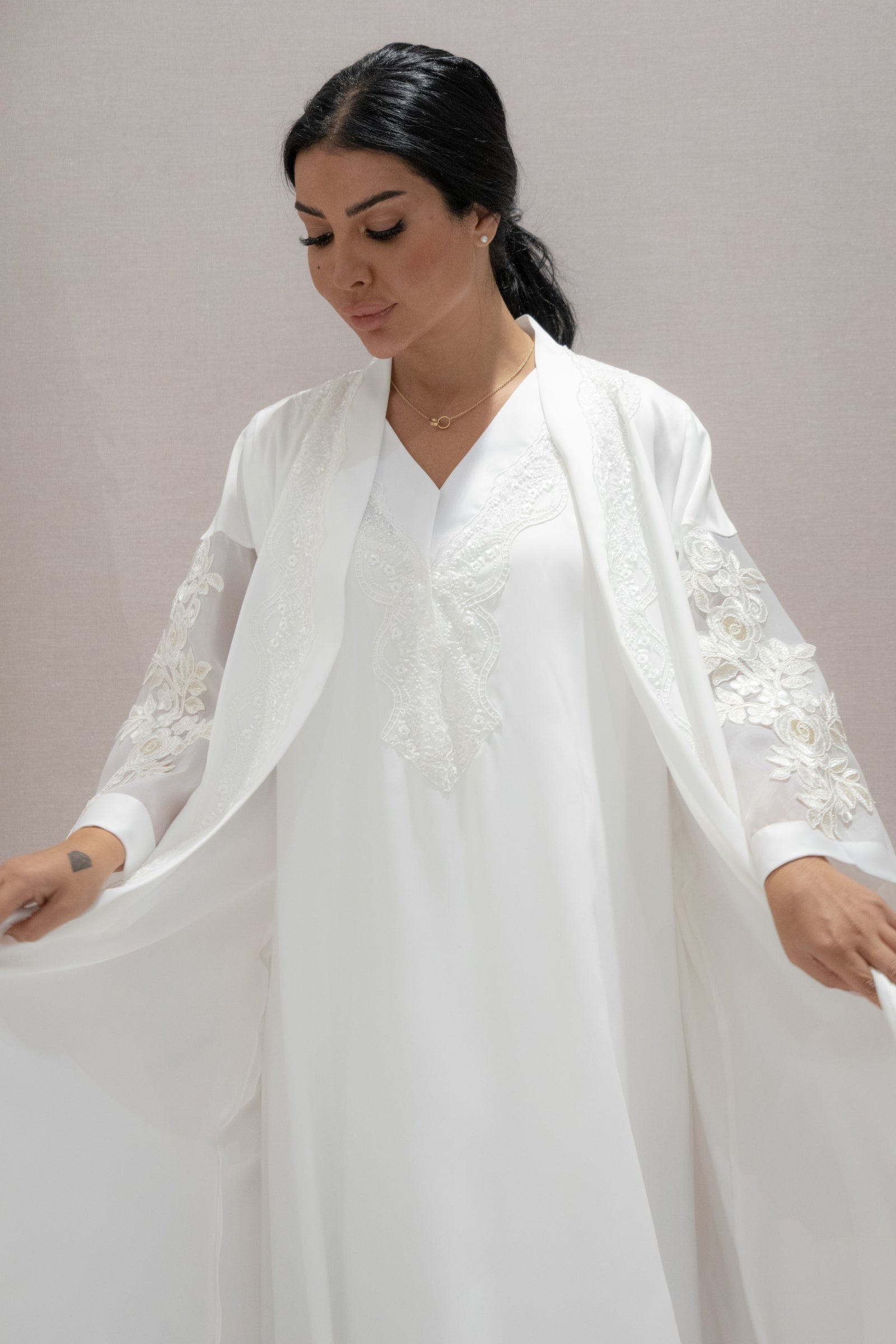 Elegant Robe with Organza Sleeves – Available in Pink, White & Gold Lace