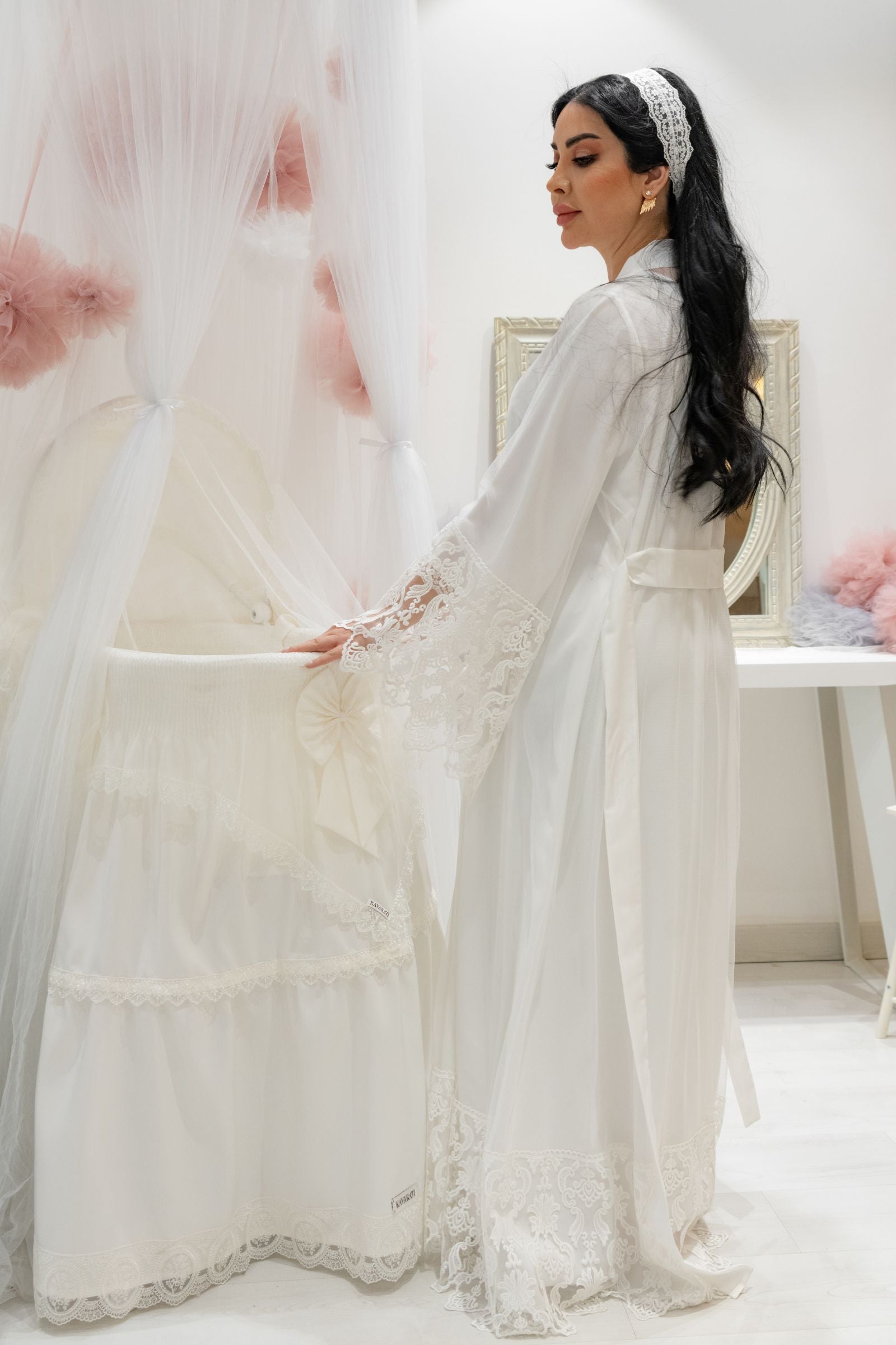 Elegant White Tulle Robe  With Elegant Lace